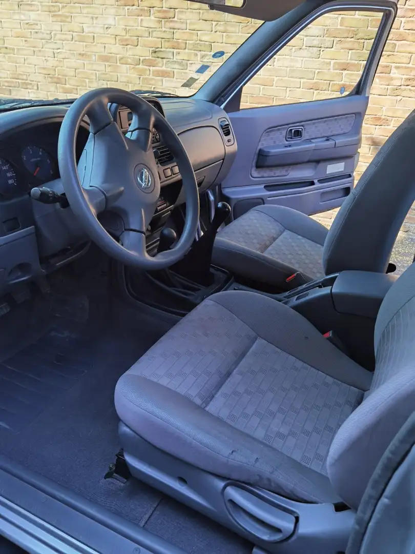 Nissan Pick Up PICK UP 2.5 DI KING CAB 4x4 Silver - 2