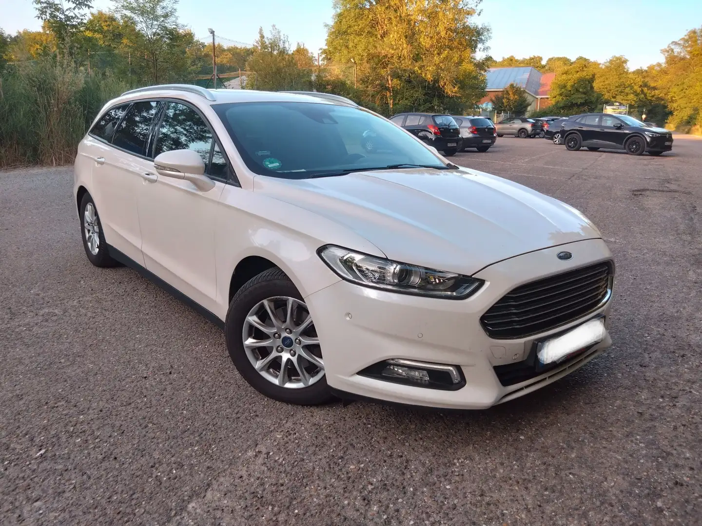 Ford Mondeo Mondeo Turnier 2.0 TDCi Start-Stopp PowerShift-Aut Weiß - 1