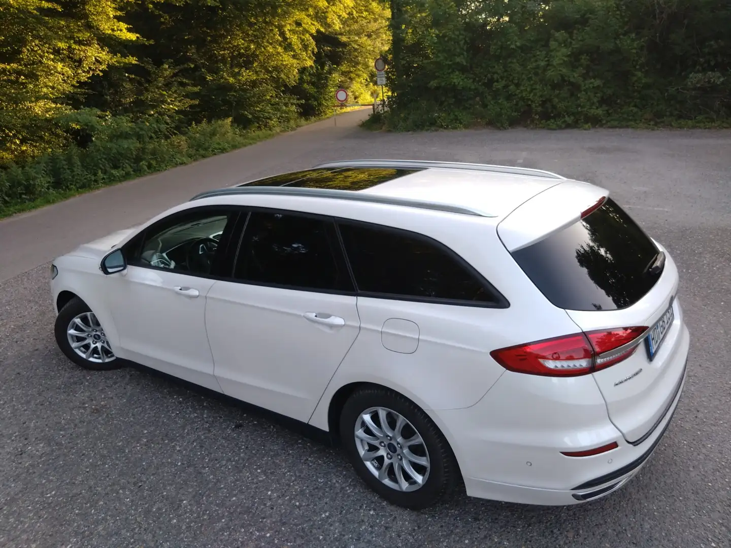 Ford Mondeo Mondeo Turnier 2.0 TDCi Start-Stopp PowerShift-Aut Weiß - 2