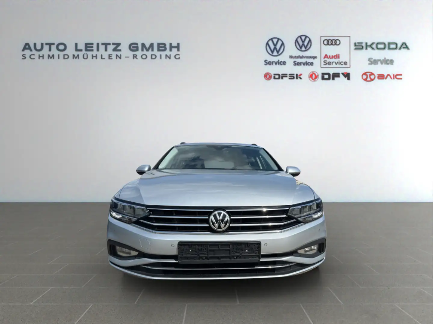Volkswagen Passat Variant 2.0 TDI Business AHK ACC Navi RFK Silber - 2