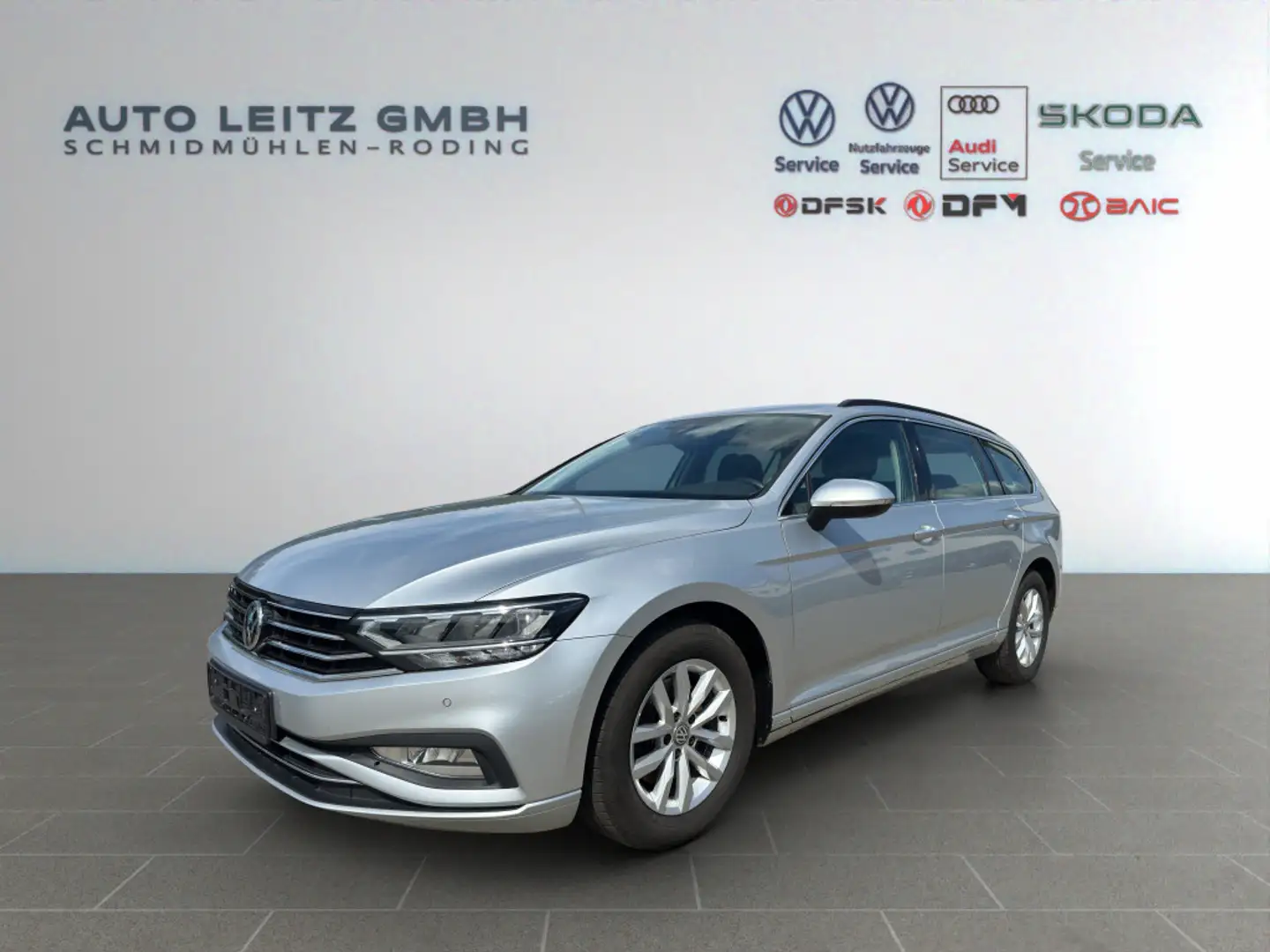 Volkswagen Passat Variant 2.0 TDI Business AHK ACC Navi RFK Silber - 1