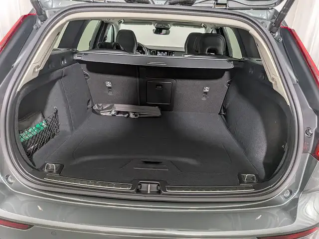 Volvo V60 T6 AWD PHEV Ultra Dark Aut. | Auto Stahl Wien 23 Ansicht 32