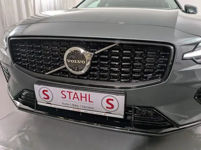 Volvo V60 T6 AWD PHEV Ultra Dark Aut. | Auto Stahl Wien 23 Ansicht 10