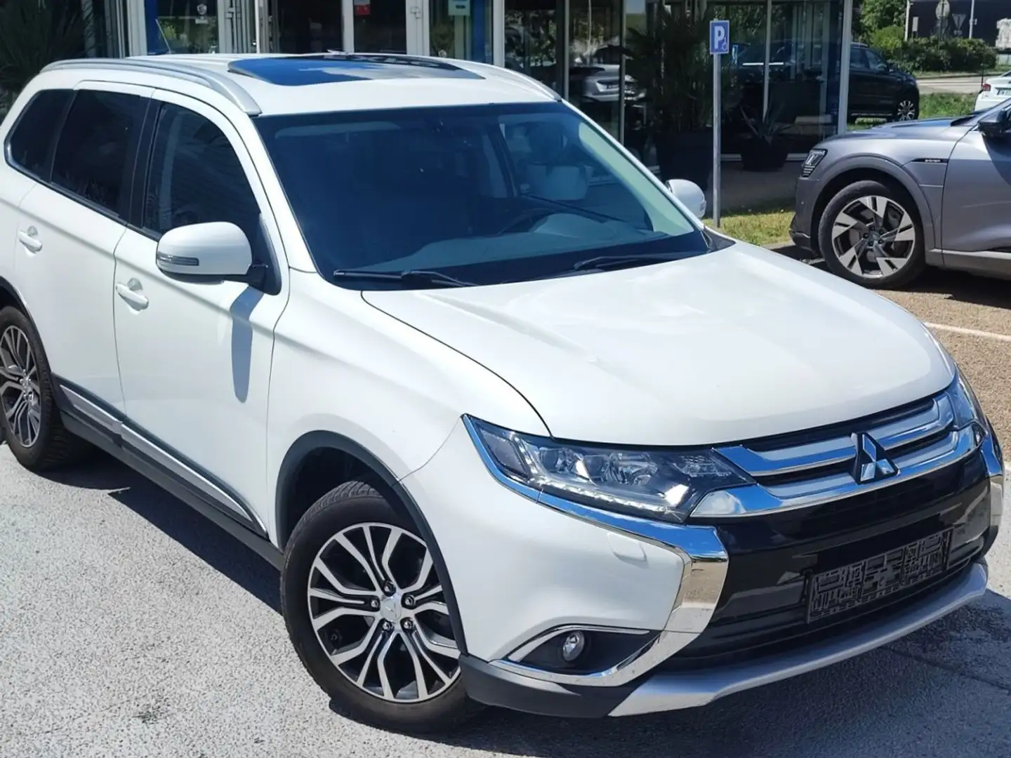 Mitsubishi Outlander 2.2 did 150 Style%2B Intense 4WD Fehér - 2