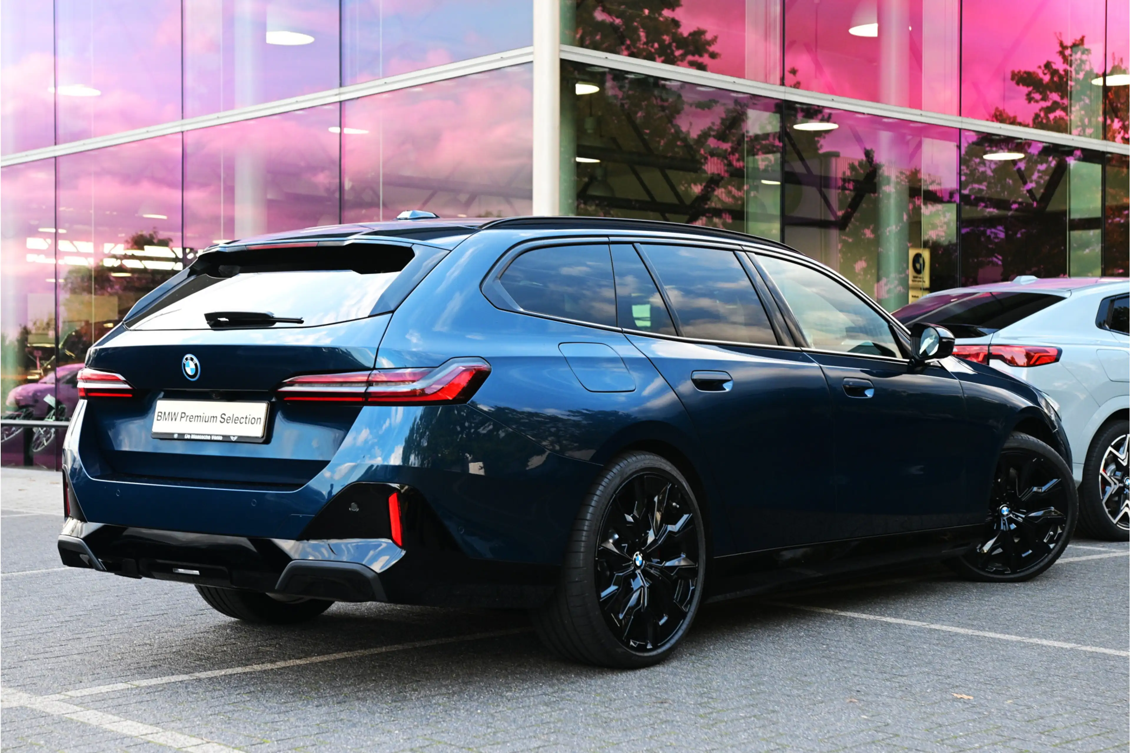 BMW 530 5 Serie Touring 530e M Sport Automaat / Panoramada — photo 2