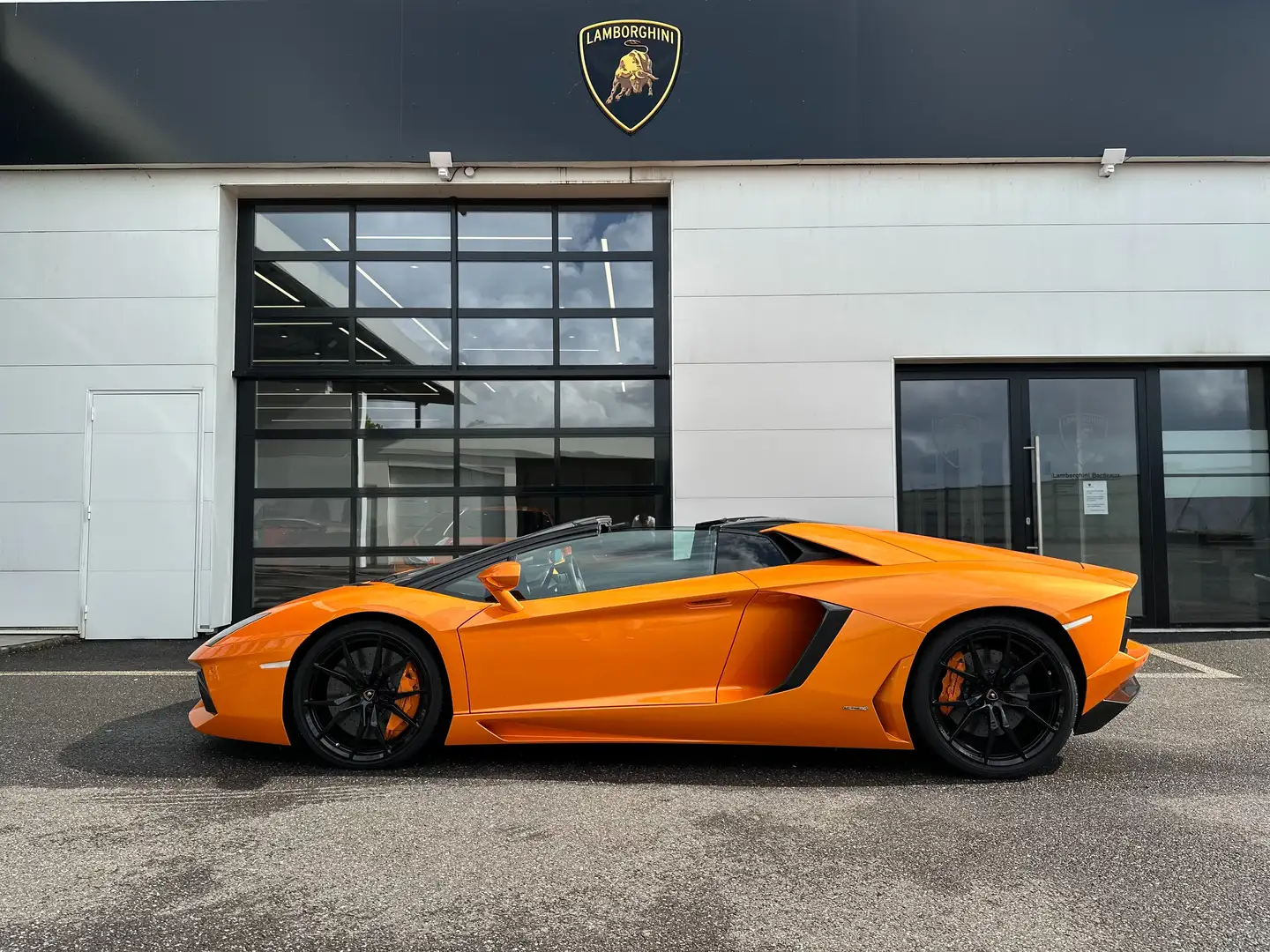 Lamborghini Aventador Roadster 6.5 V12 LP 700-4 Oranžová - 2