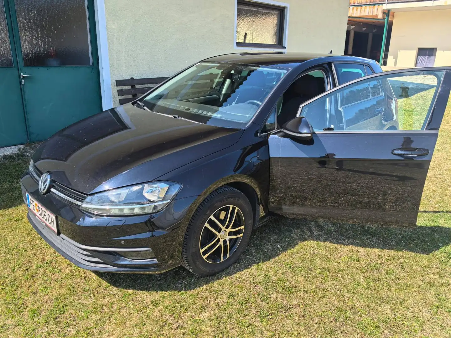 Volkswagen Golf Golf 1,6 TDI, Pickerl bis 06/2027, NAVI TEMP SHZ BLUETOOTH Schwarz - 1