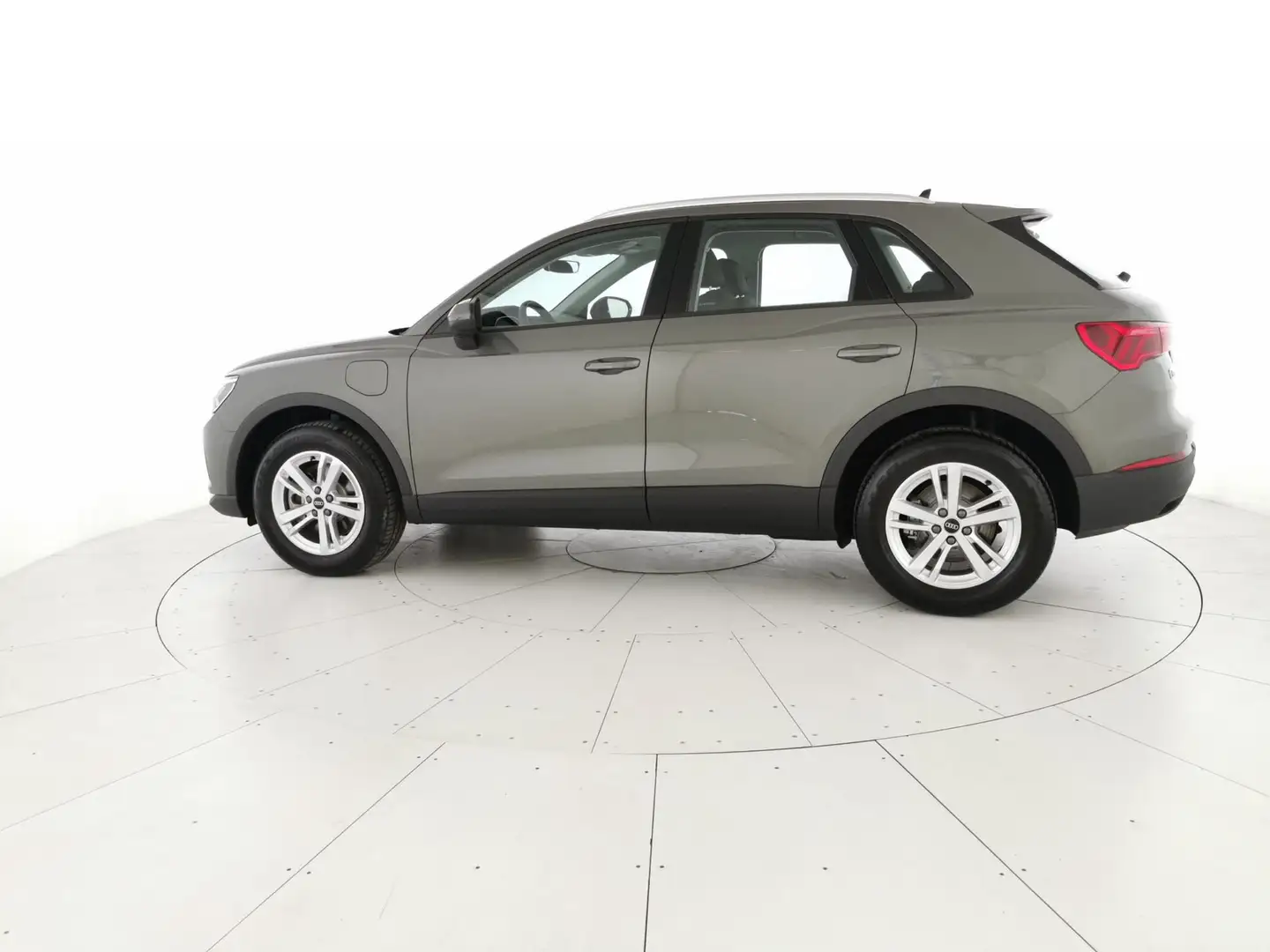 Audi Q3 II 2018 45 1.4 tfsi e Business s-tronic Grigio - 2
