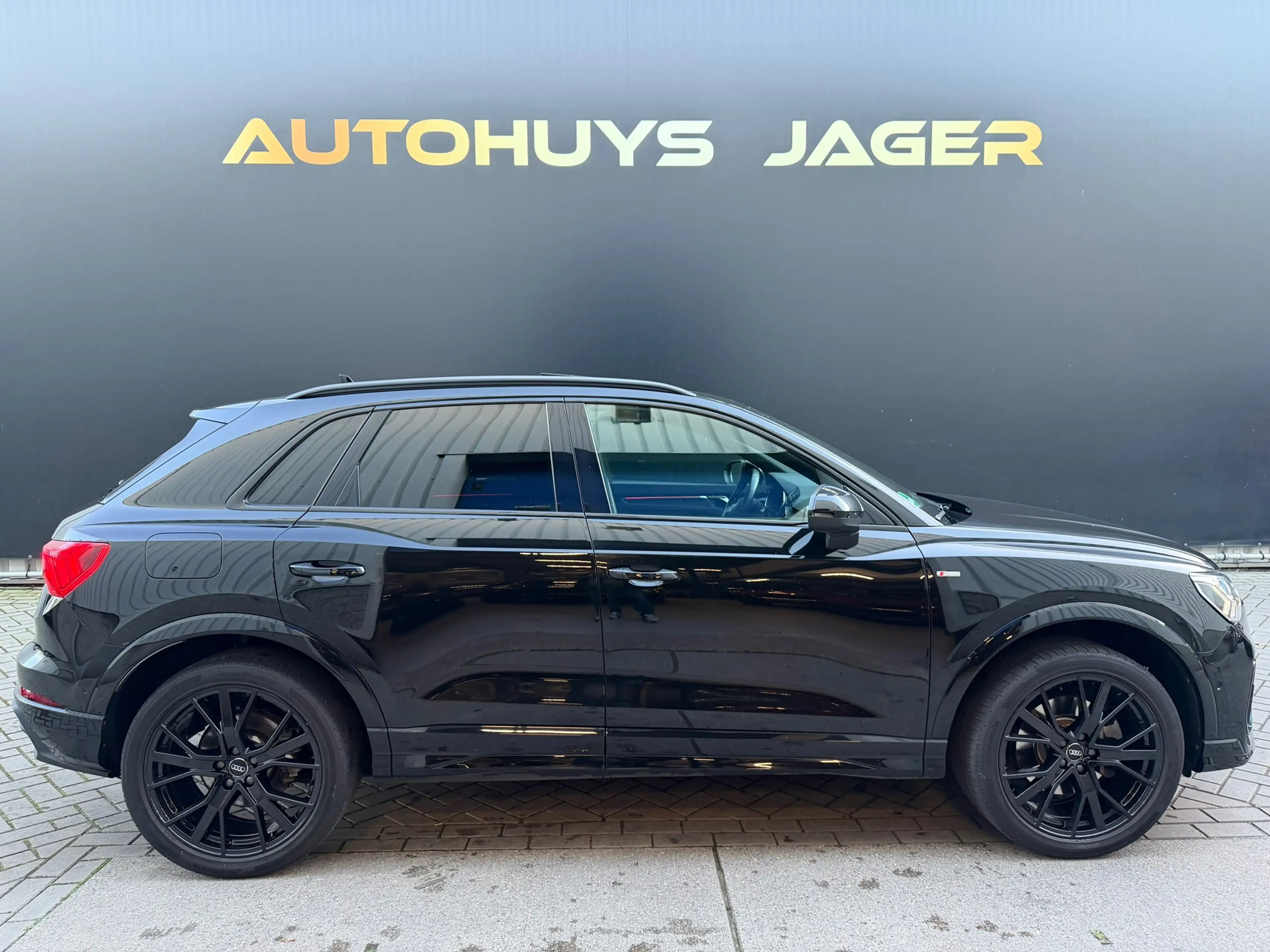 Audi Q3 45 TFSI e S Pano Sonos 360 Keyless Alcantara Trekh — photo 9