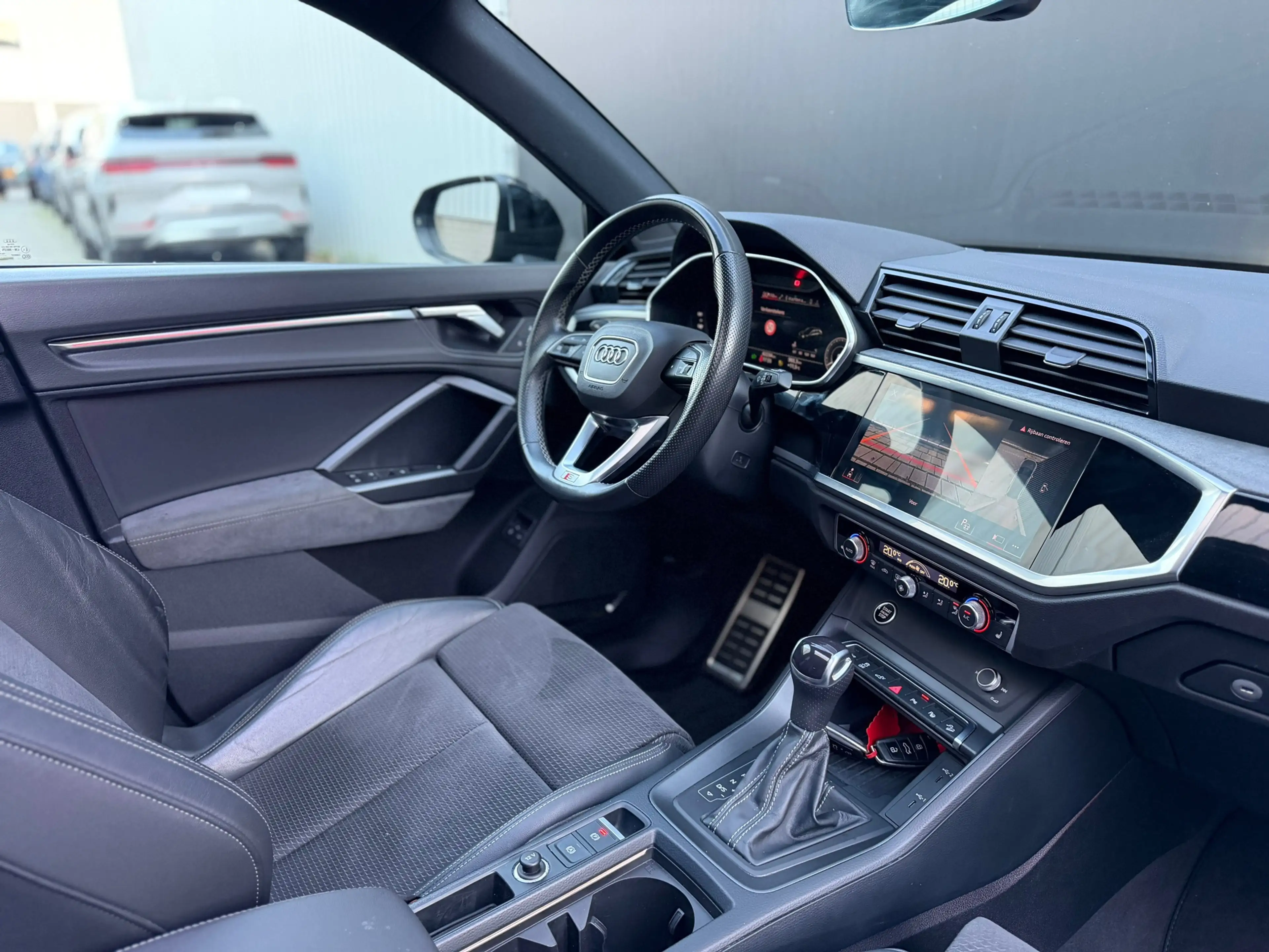Audi Q3 45 TFSI e S Pano Sonos 360 Keyless Alcantara Trekh — photo 26