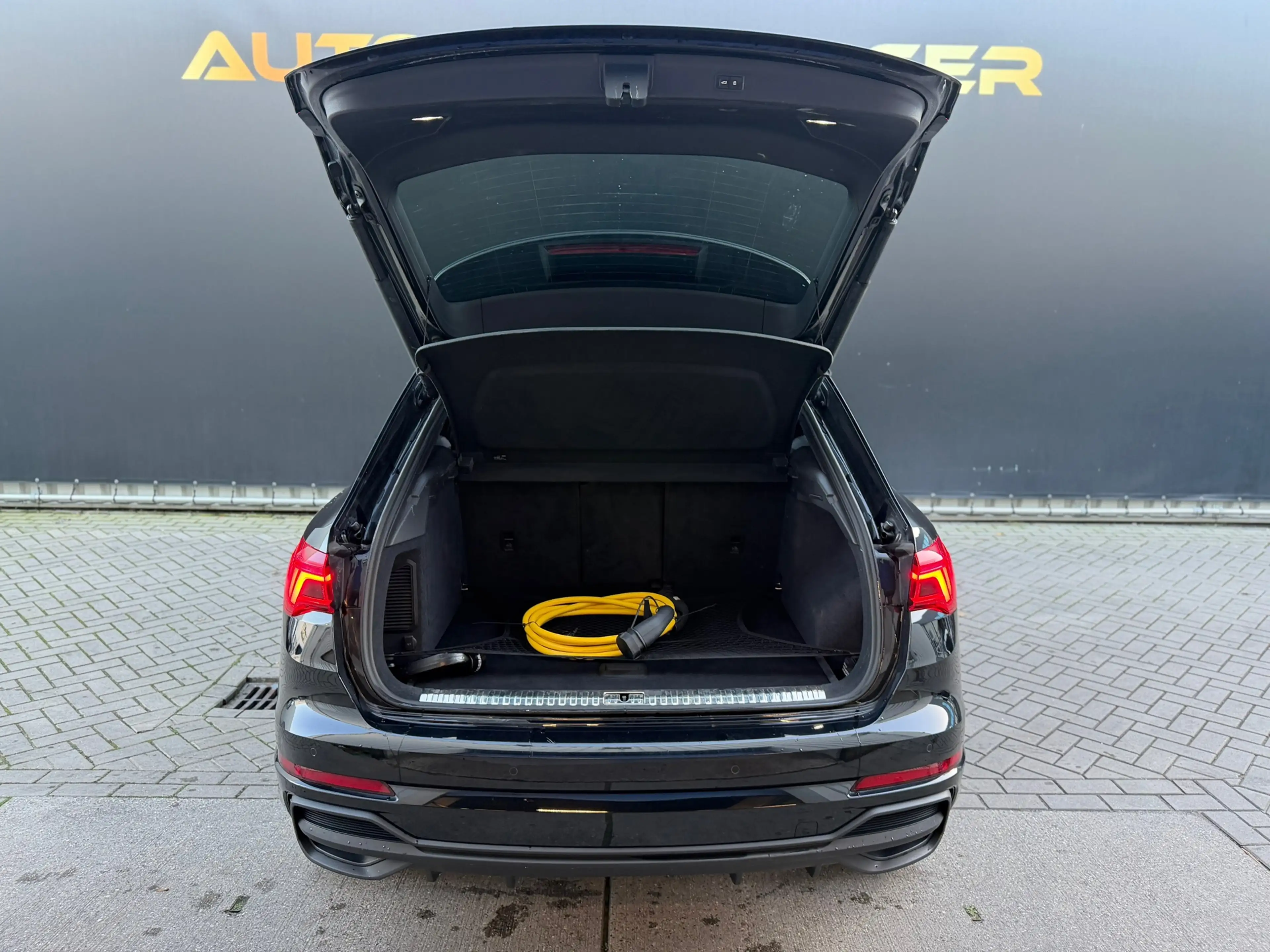 Audi Q3 45 TFSI e S Pano Sonos 360 Keyless Alcantara Trekh — photo 17