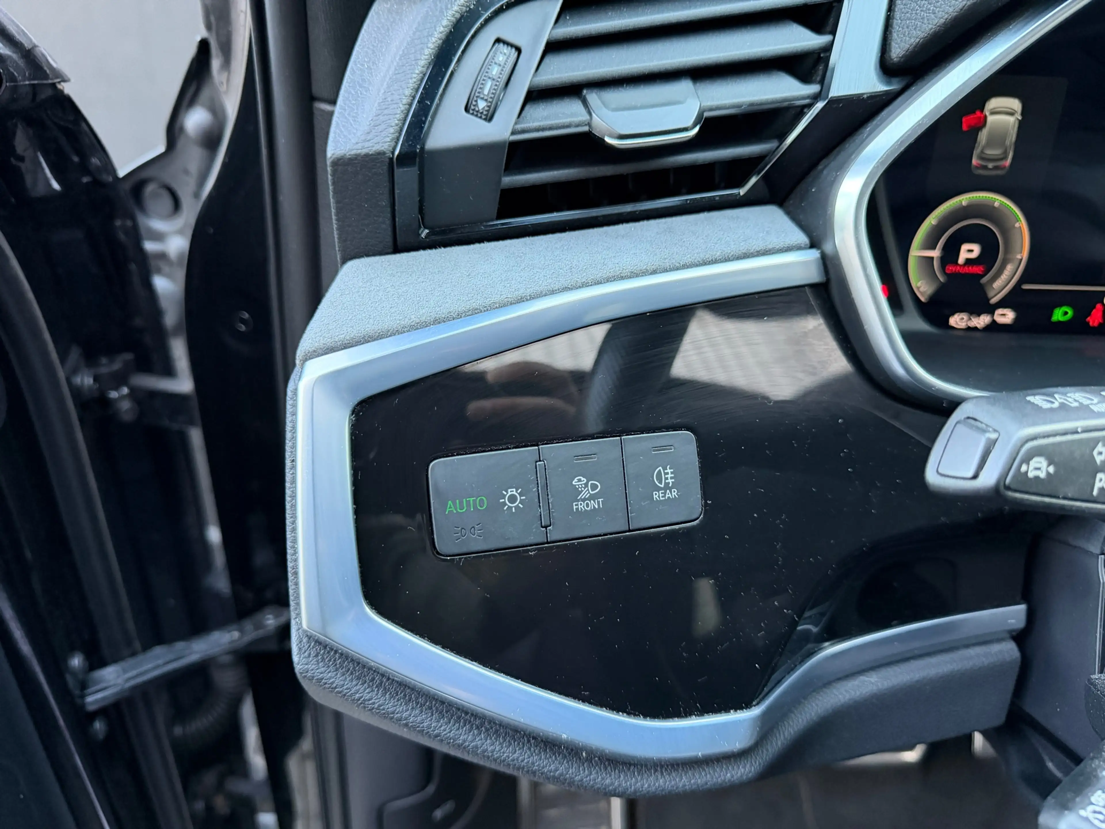 Audi Q3 45 TFSI e S Pano Sonos 360 Keyless Alcantara Trekh — photo 40