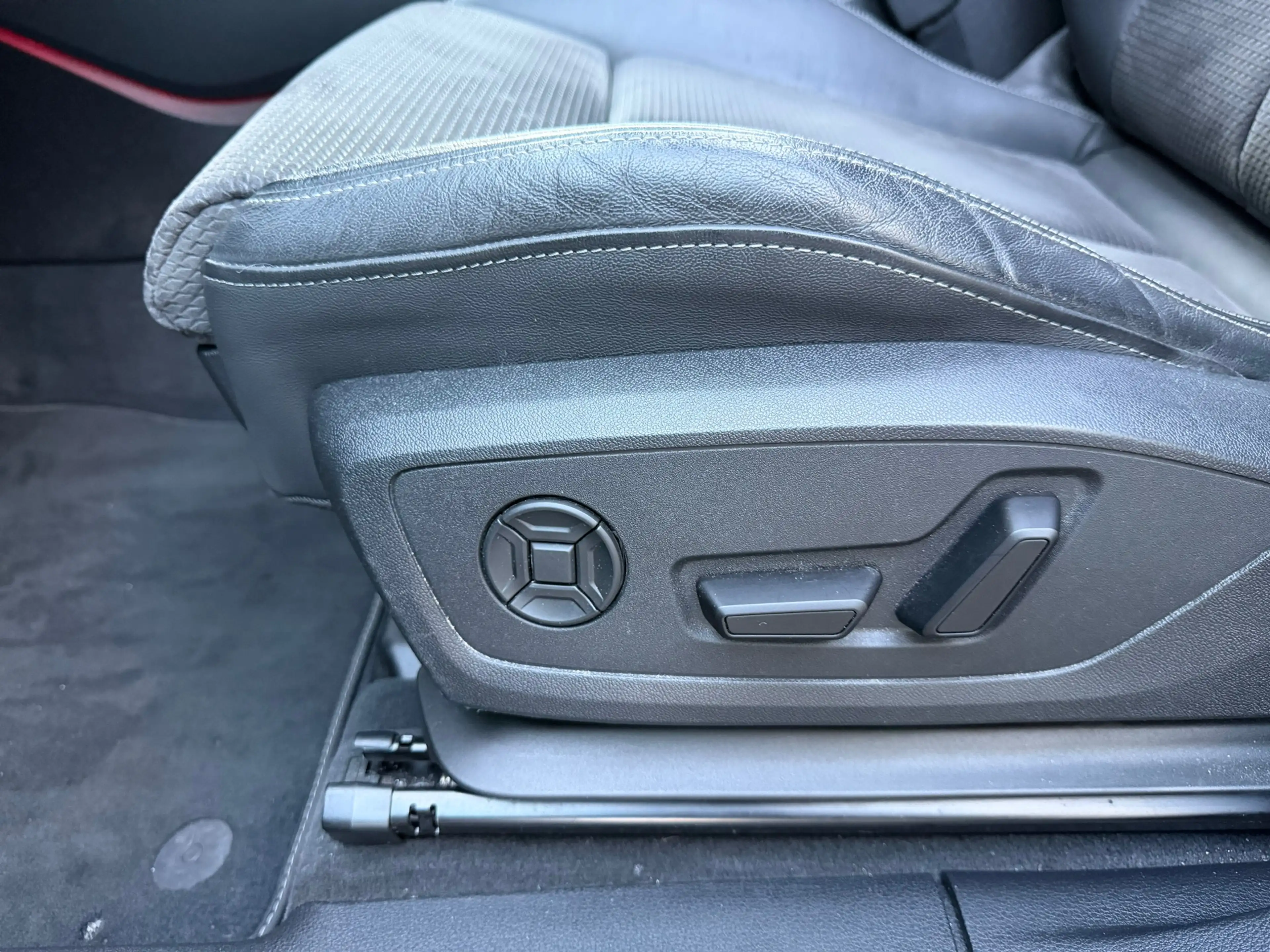 Audi Q3 45 TFSI e S Pano Sonos 360 Keyless Alcantara Trekh — photo 38