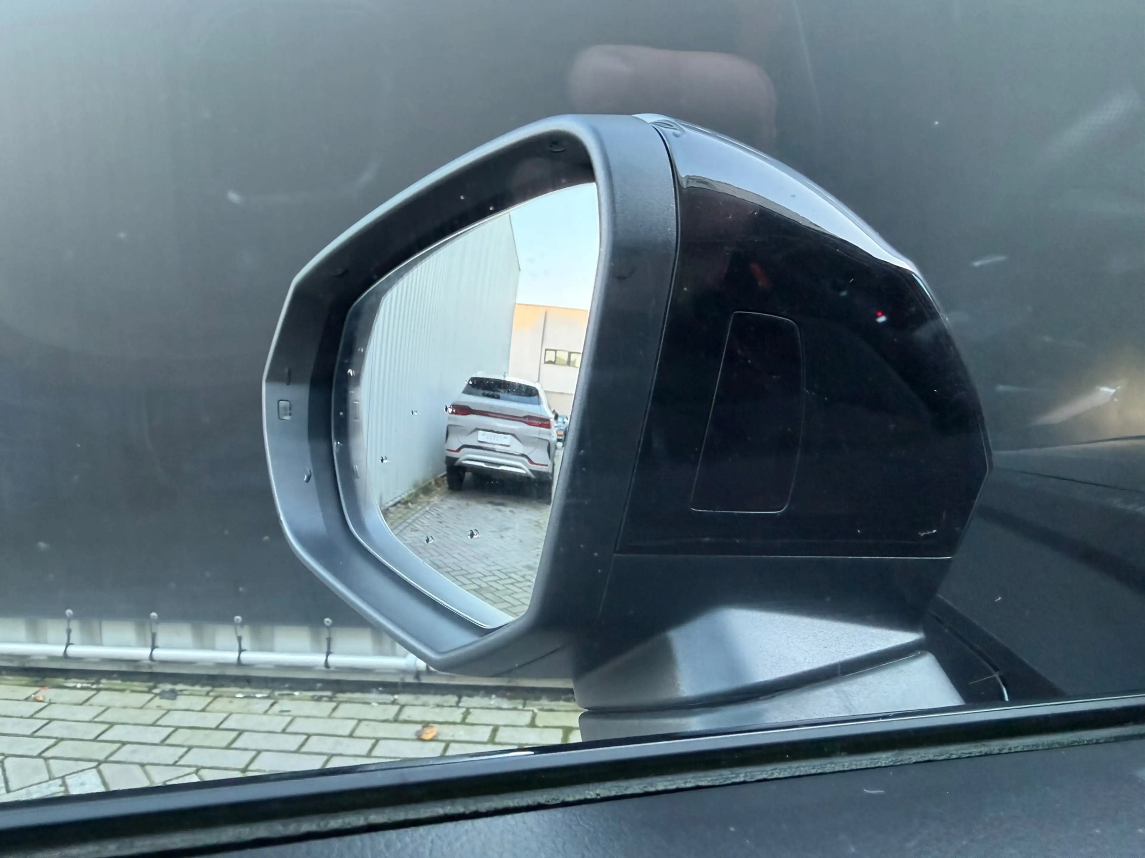 Audi Q3 45 TFSI e S Pano Sonos 360 Keyless Alcantara Trekh — photo 35