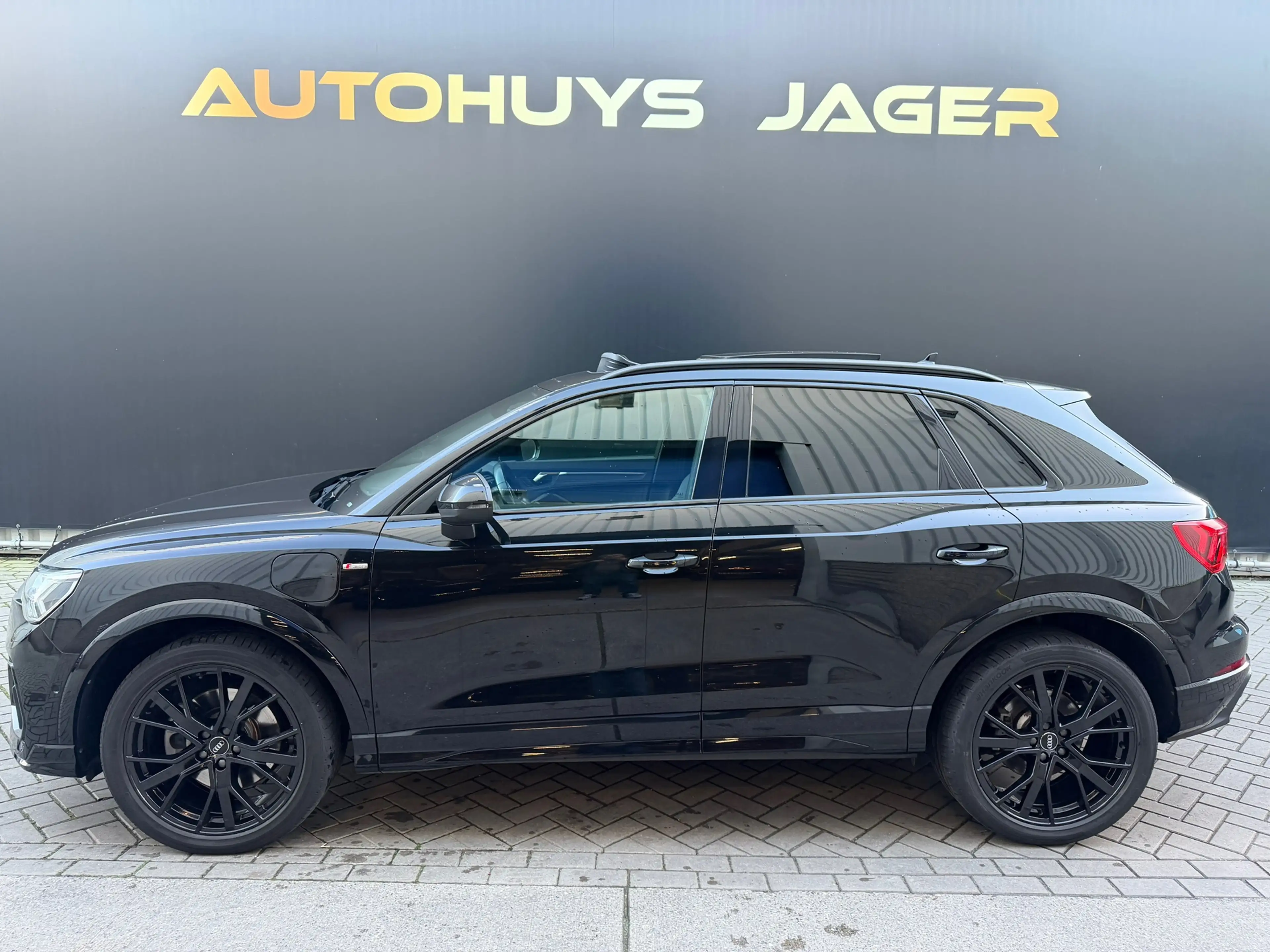 Audi Q3 45 TFSI e S Pano Sonos 360 Keyless Alcantara Trekh — photo 5