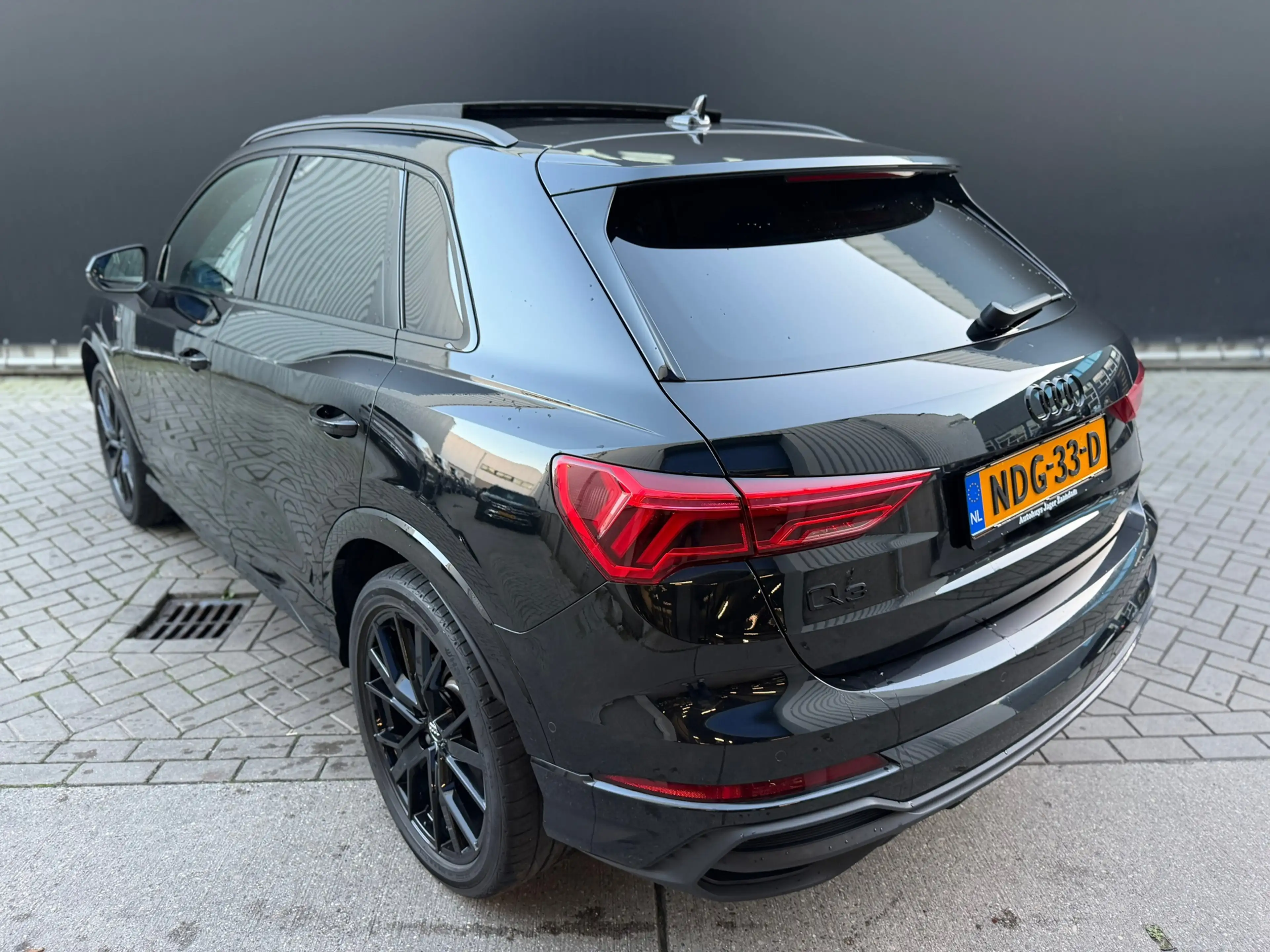 Audi Q3 45 TFSI e S Pano Sonos 360 Keyless Alcantara Trekh — photo 6