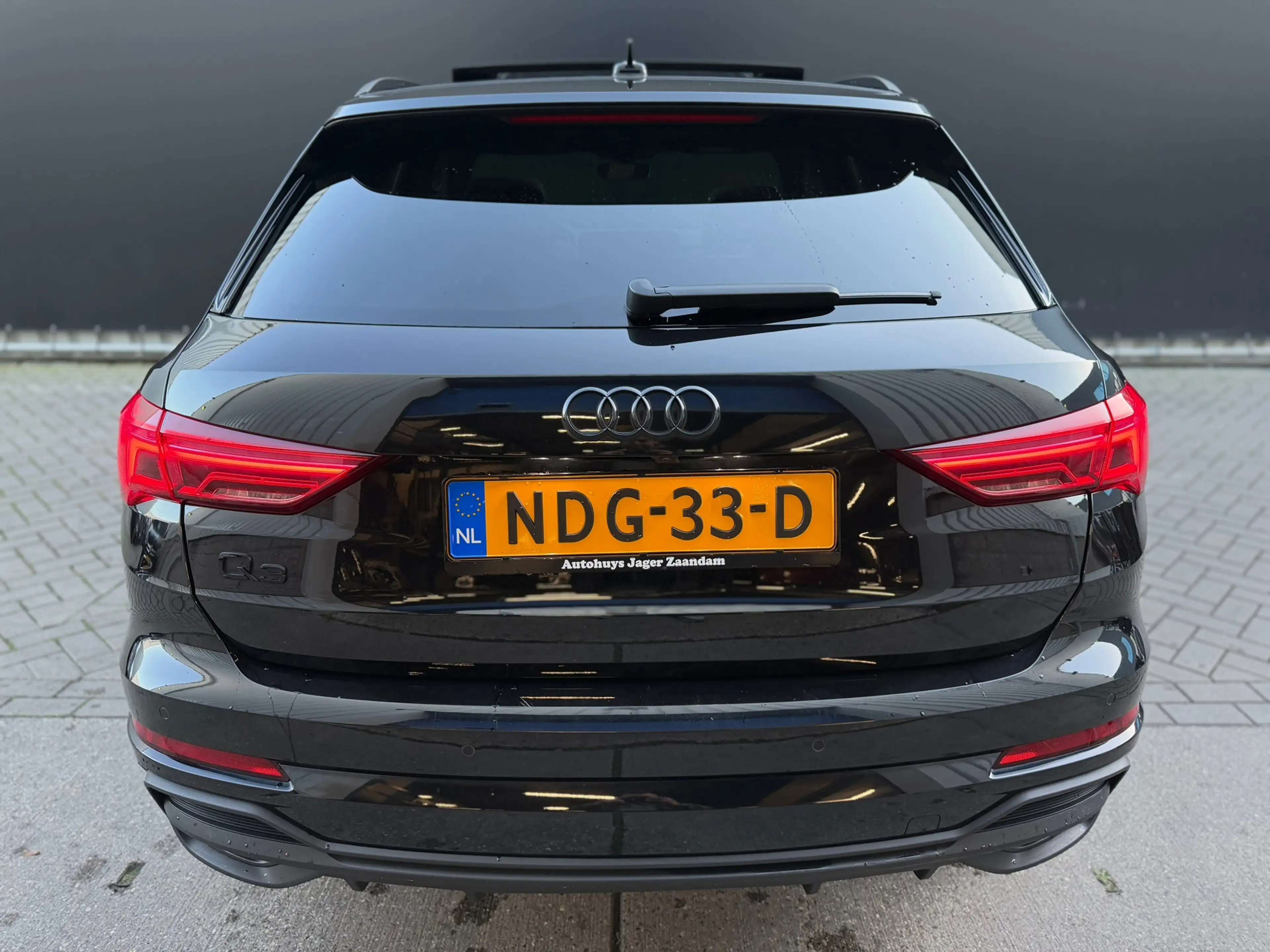 Audi Q3 45 TFSI e S Pano Sonos 360 Keyless Alcantara Trekh — photo 14