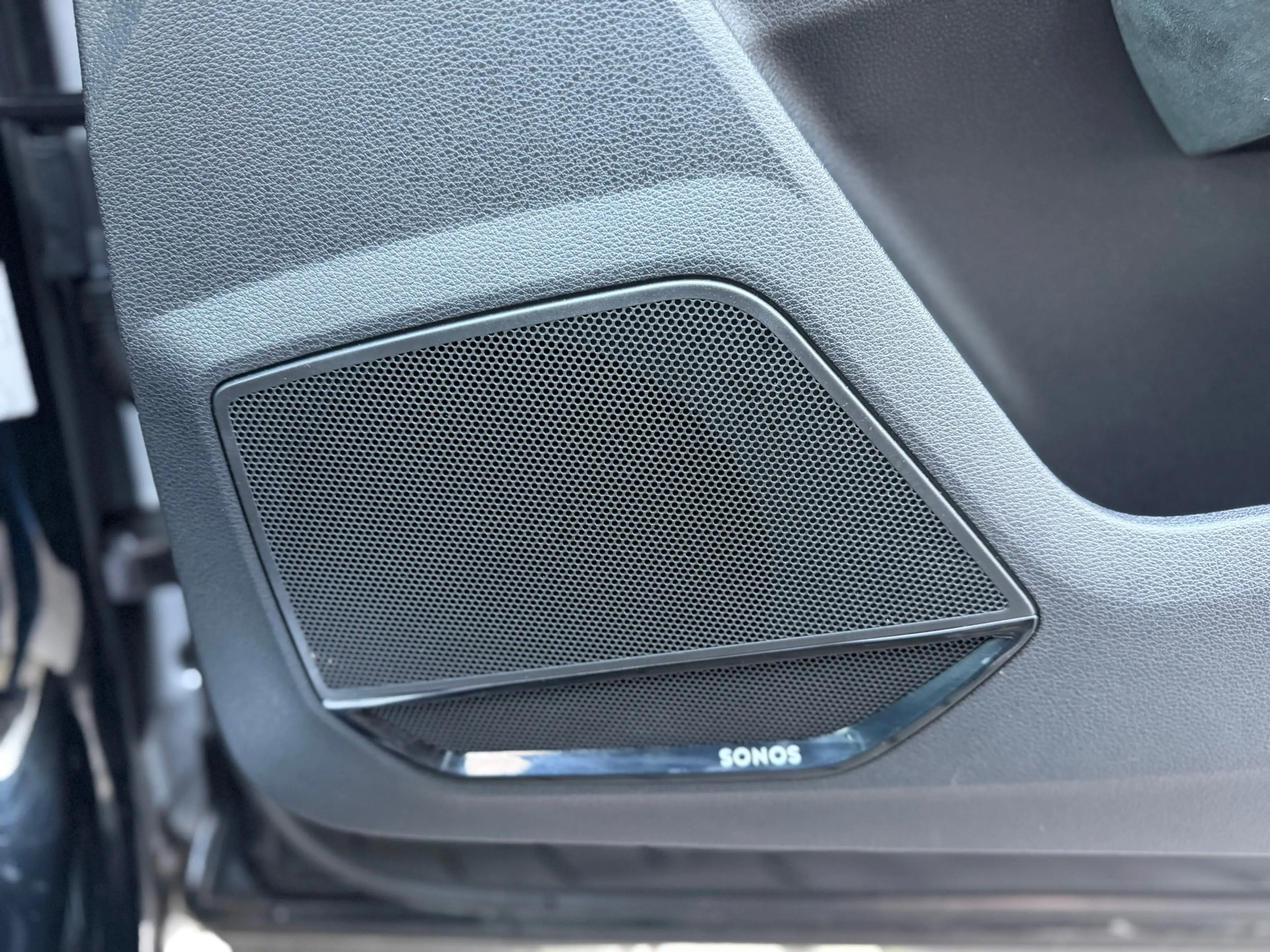 Audi Q3 45 TFSI e S Pano Sonos 360 Keyless Alcantara Trekh — photo 25
