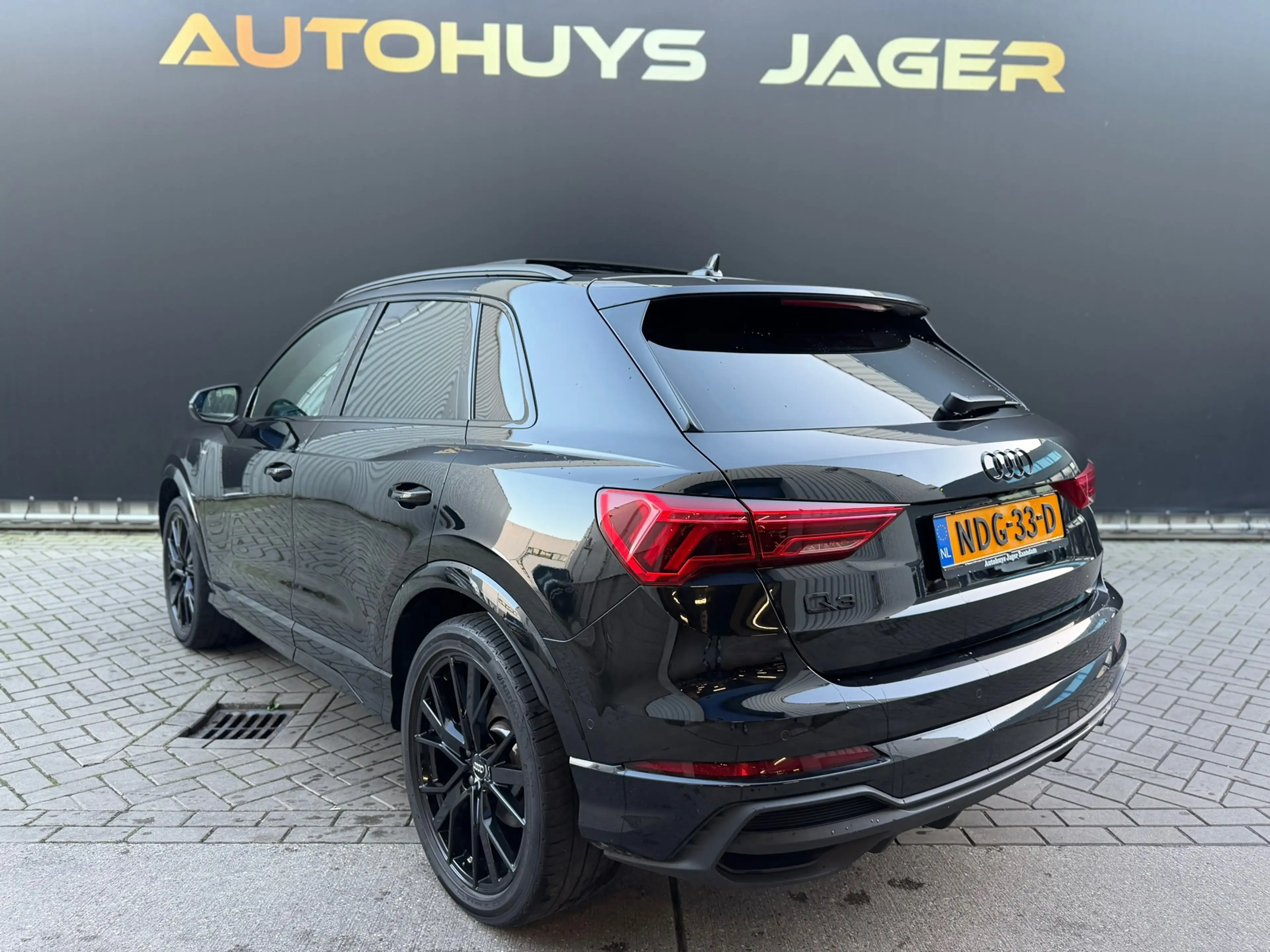 Audi Q3 45 TFSI e S Pano Sonos 360 Keyless Alcantara Trekh — photo 2