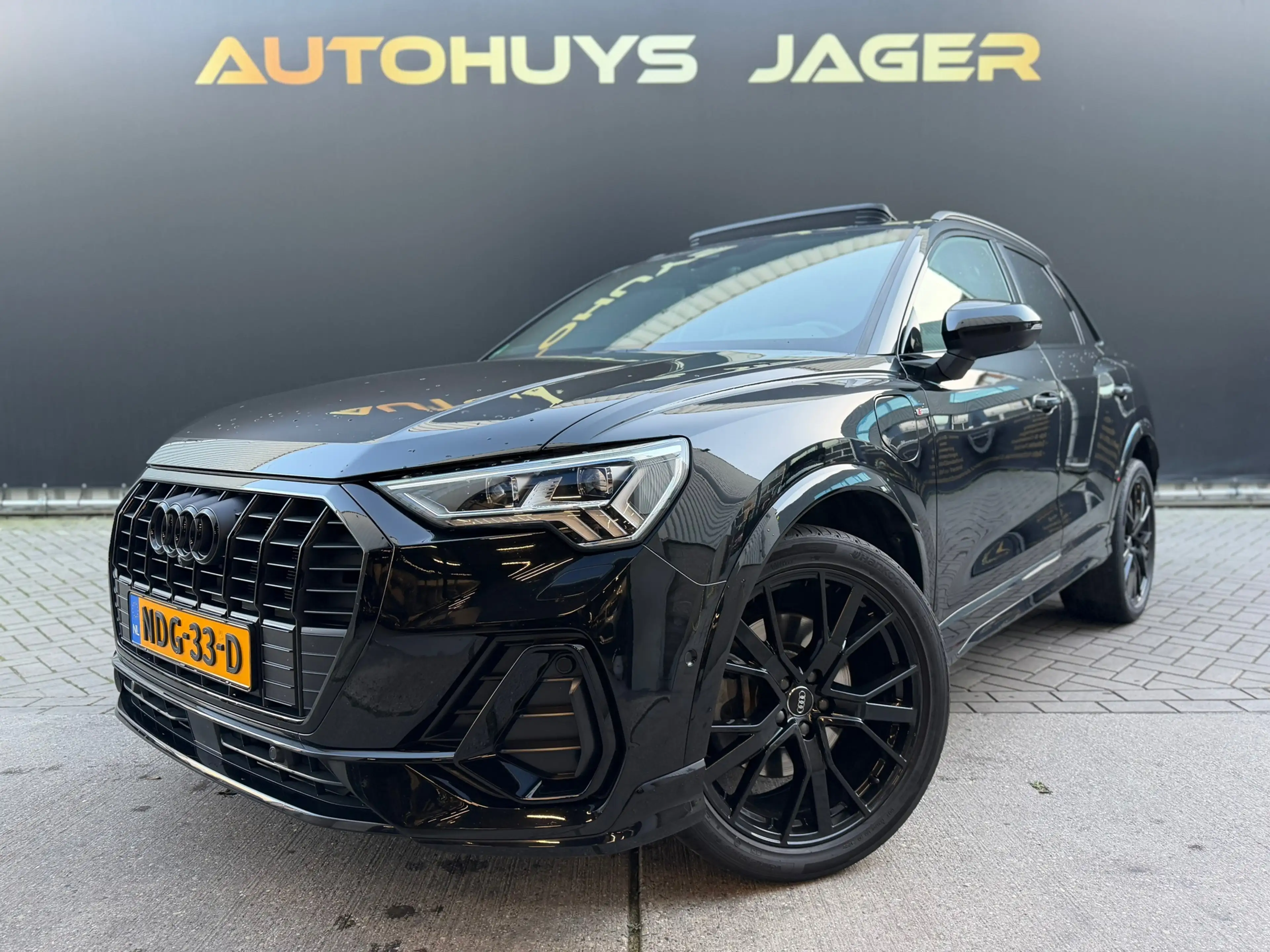 Audi Q3 45 TFSI e S Pano Sonos 360 Keyless Alcantara Trekh