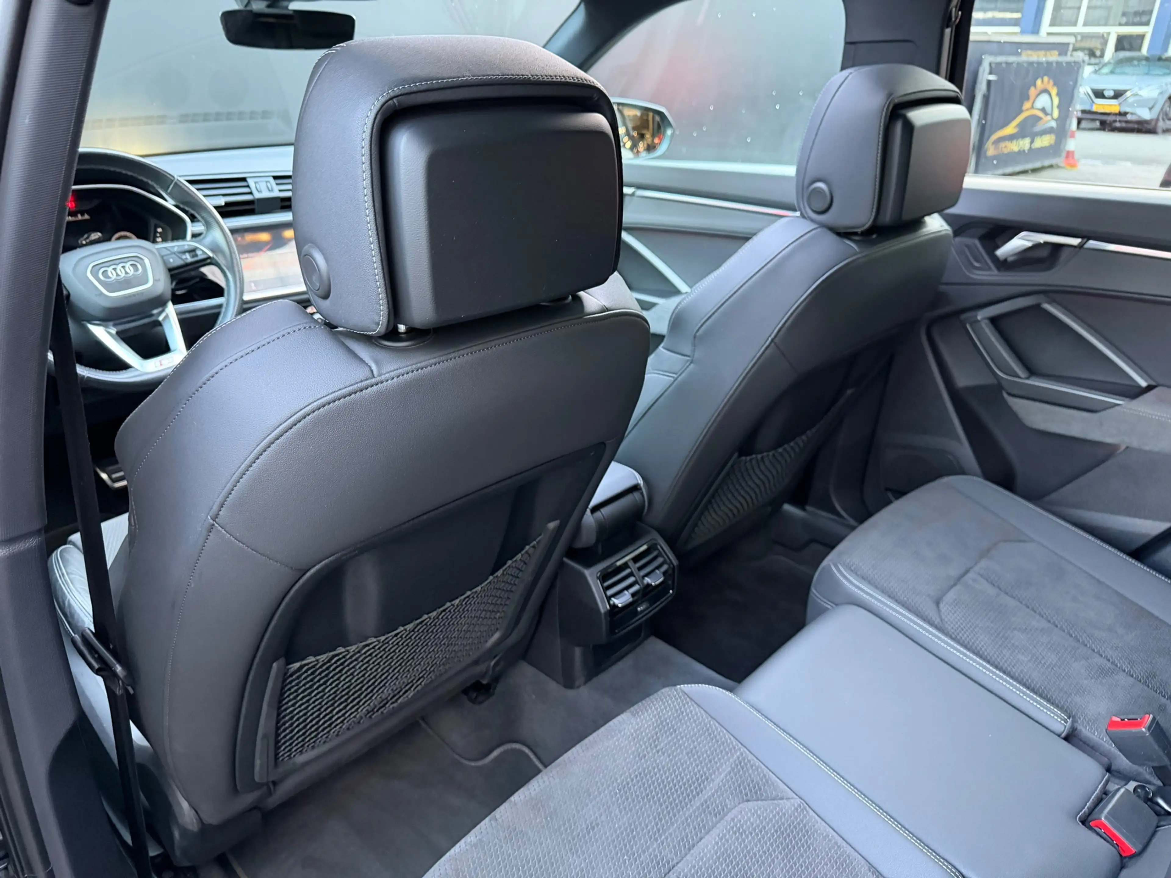 Audi Q3 45 TFSI e S Pano Sonos 360 Keyless Alcantara Trekh — photo 32