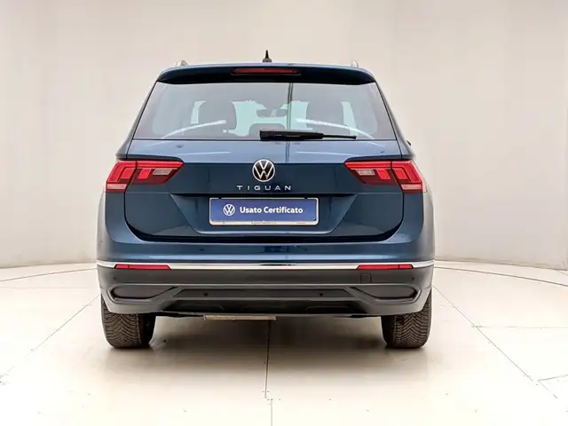 Volkswagen Tiguan view 5