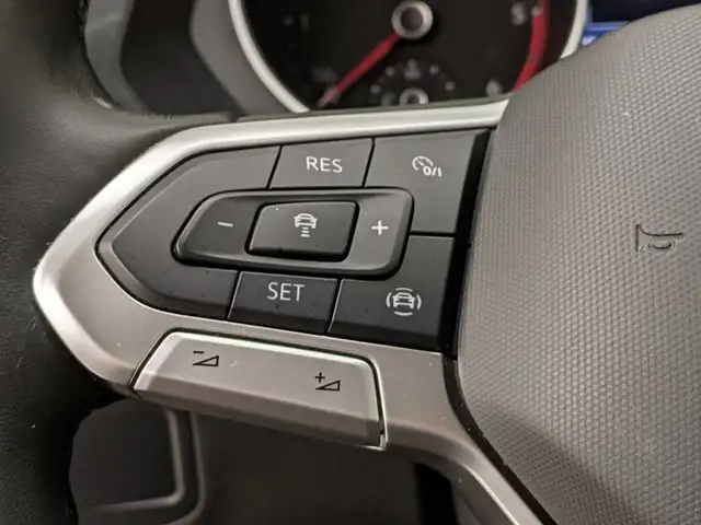 Volkswagen Tiguan view 12