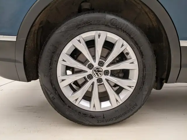 Volkswagen Tiguan view 10