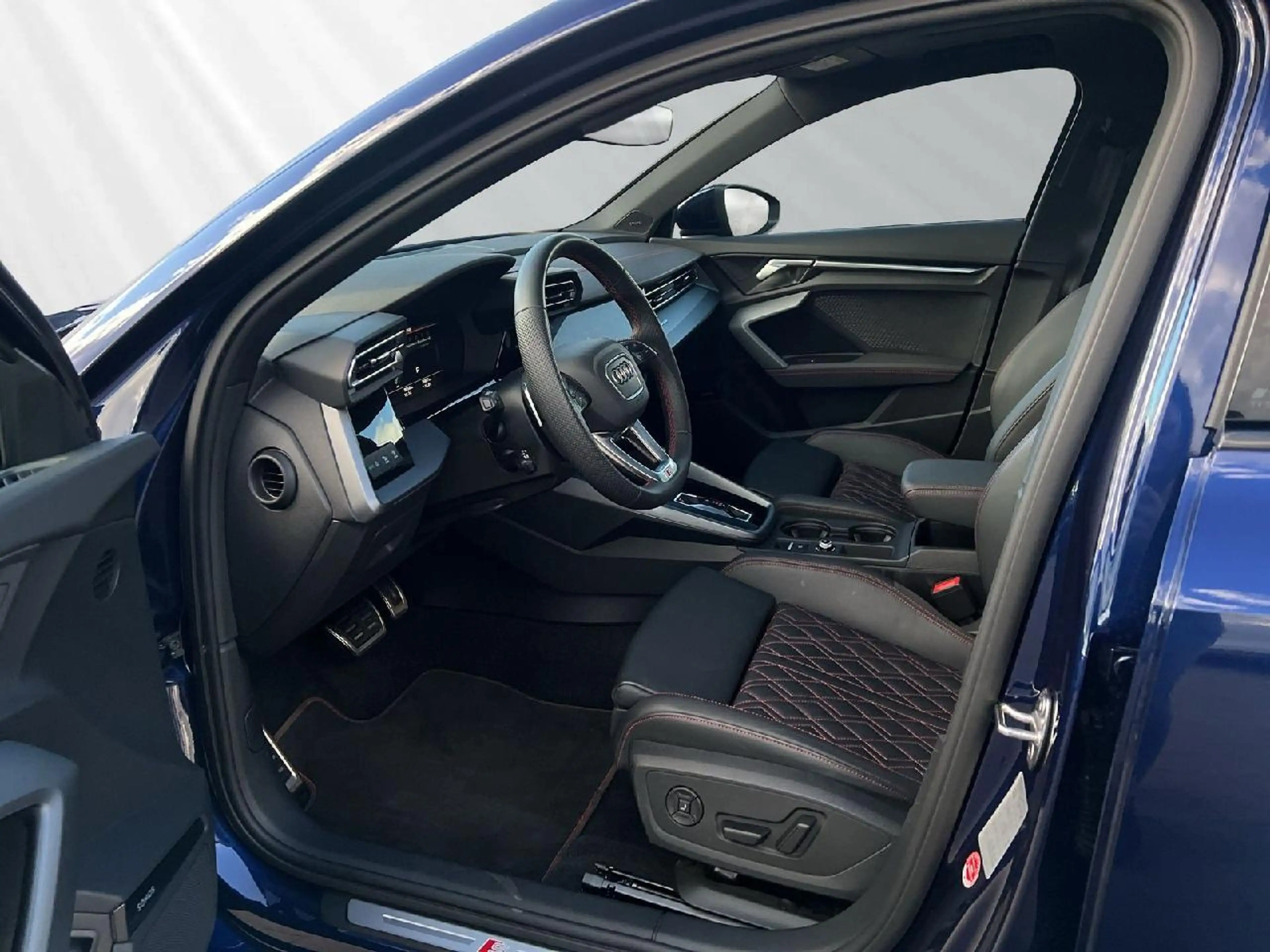 Audi S3 2.0 TFSI quattro — photo 11