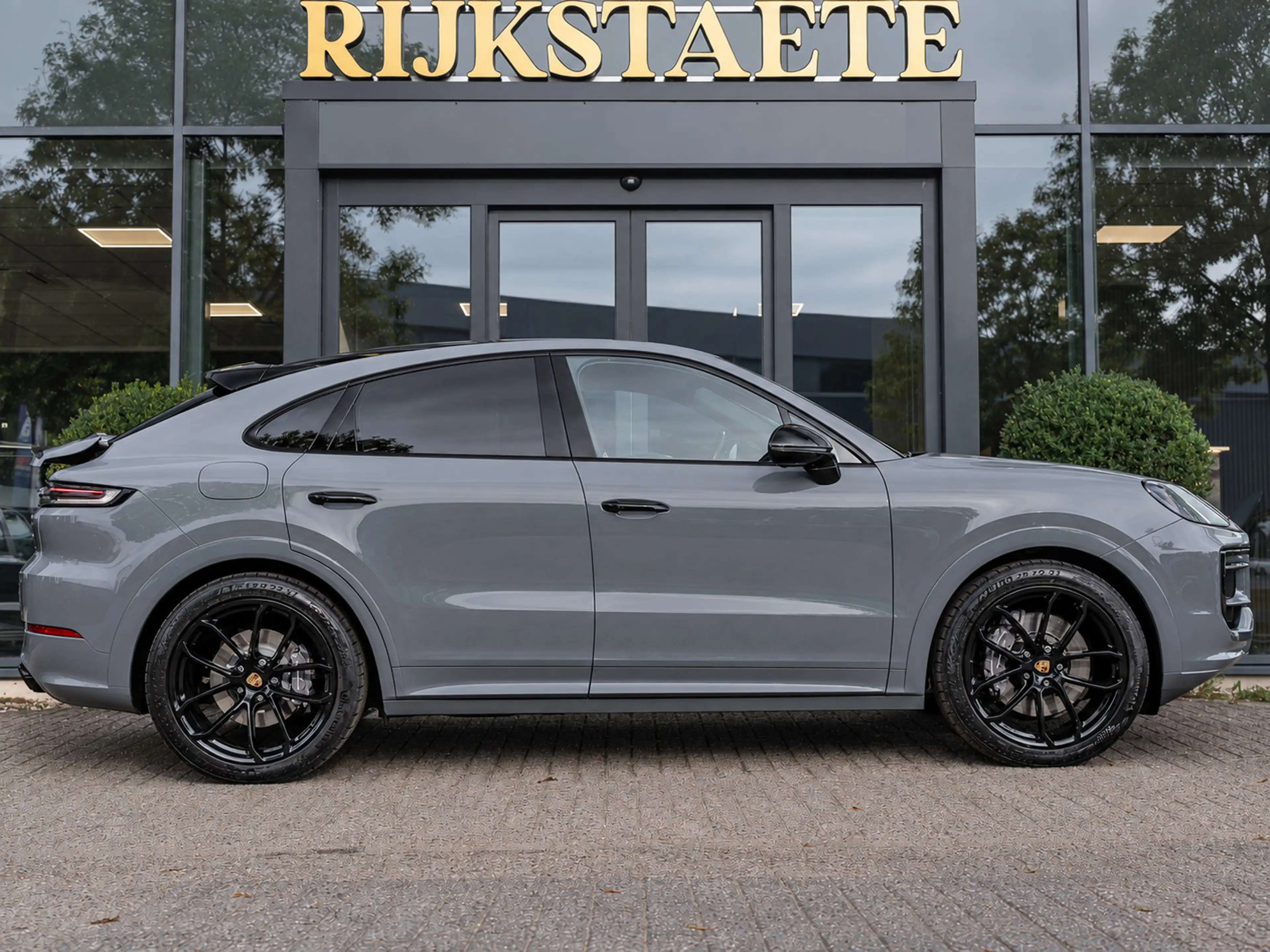 Porsche Cayenne Coupé 3.0 E-Hybrid|PANO|SFEER|CHRONO|CARBON — photo 6
