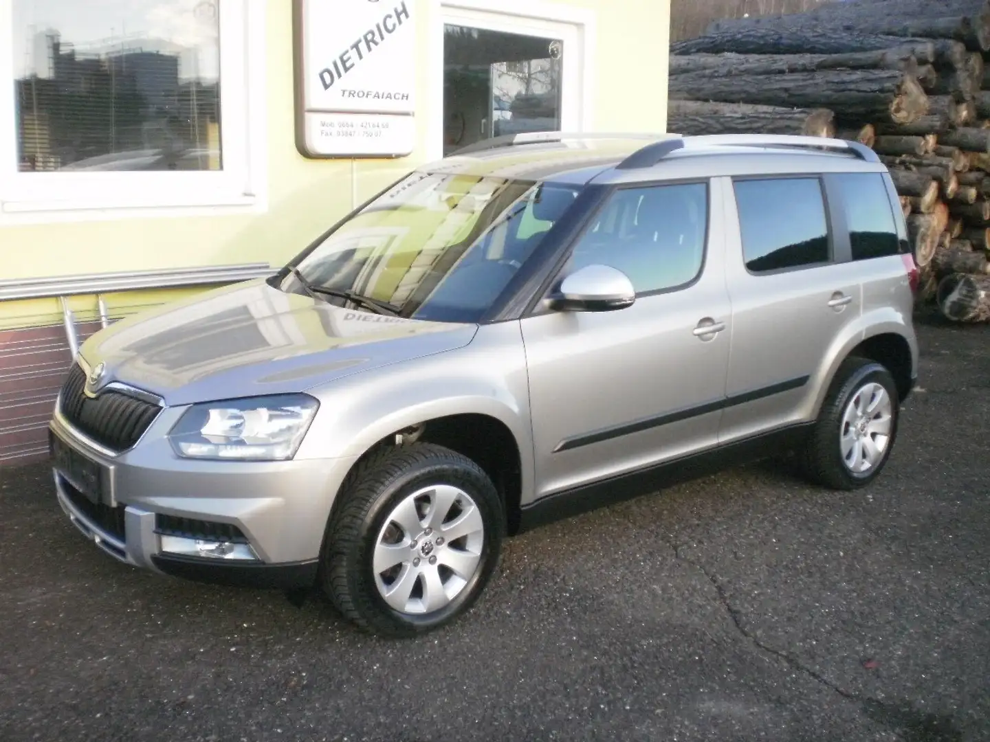 Skoda Yeti Yeti Active 2,0 TDI 4x4 Active Grau - 2