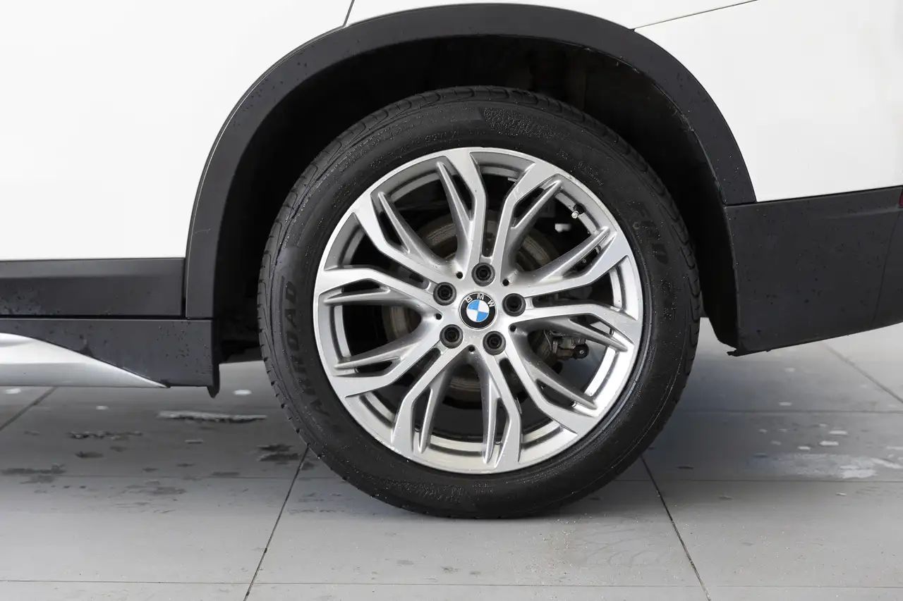BMW X1 снимка BMW X1