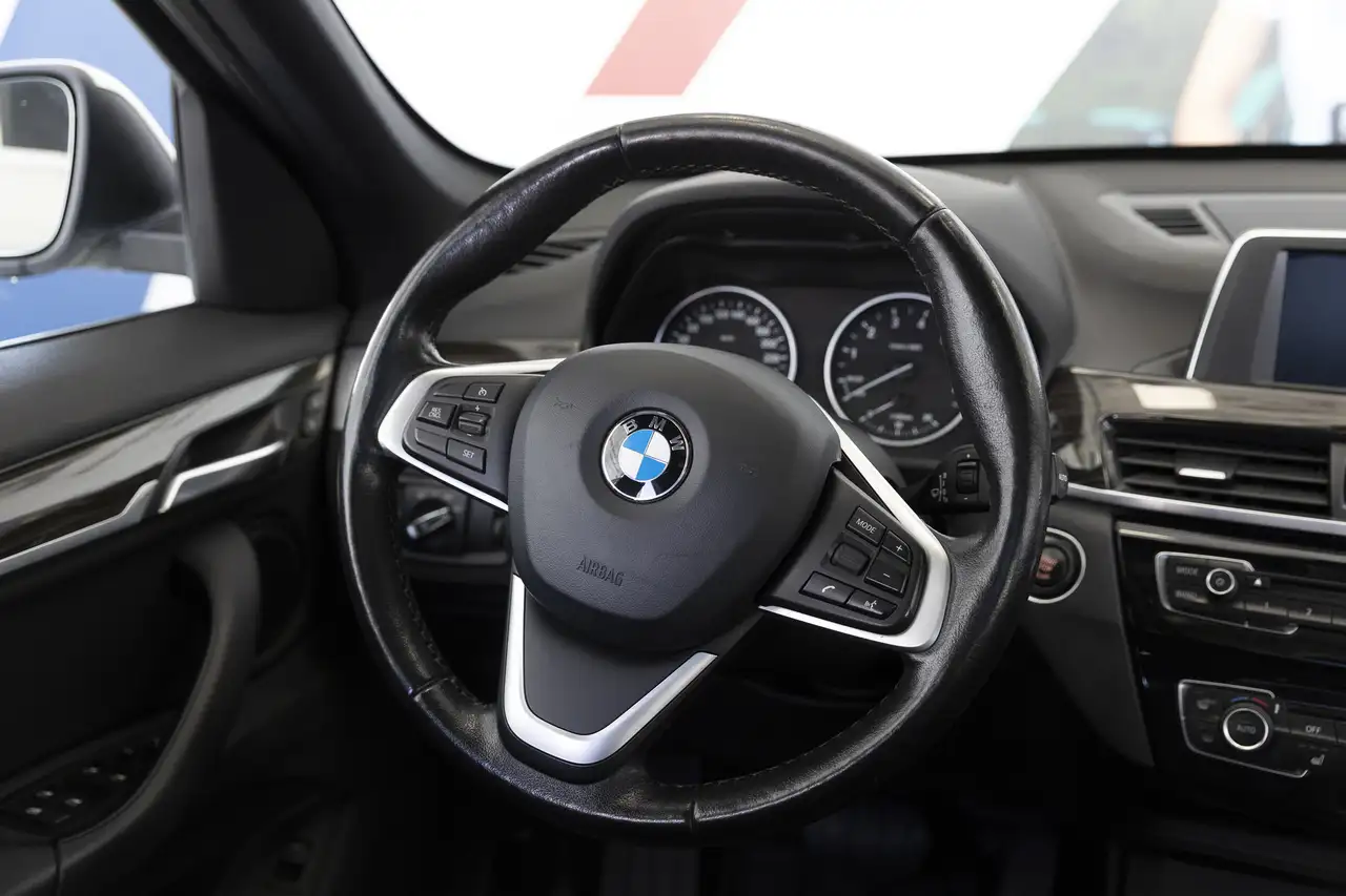 BMW X1 снимка BMW X1