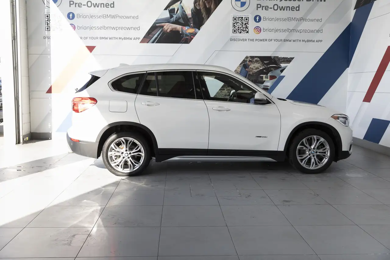 BMW X1 снимка BMW X1