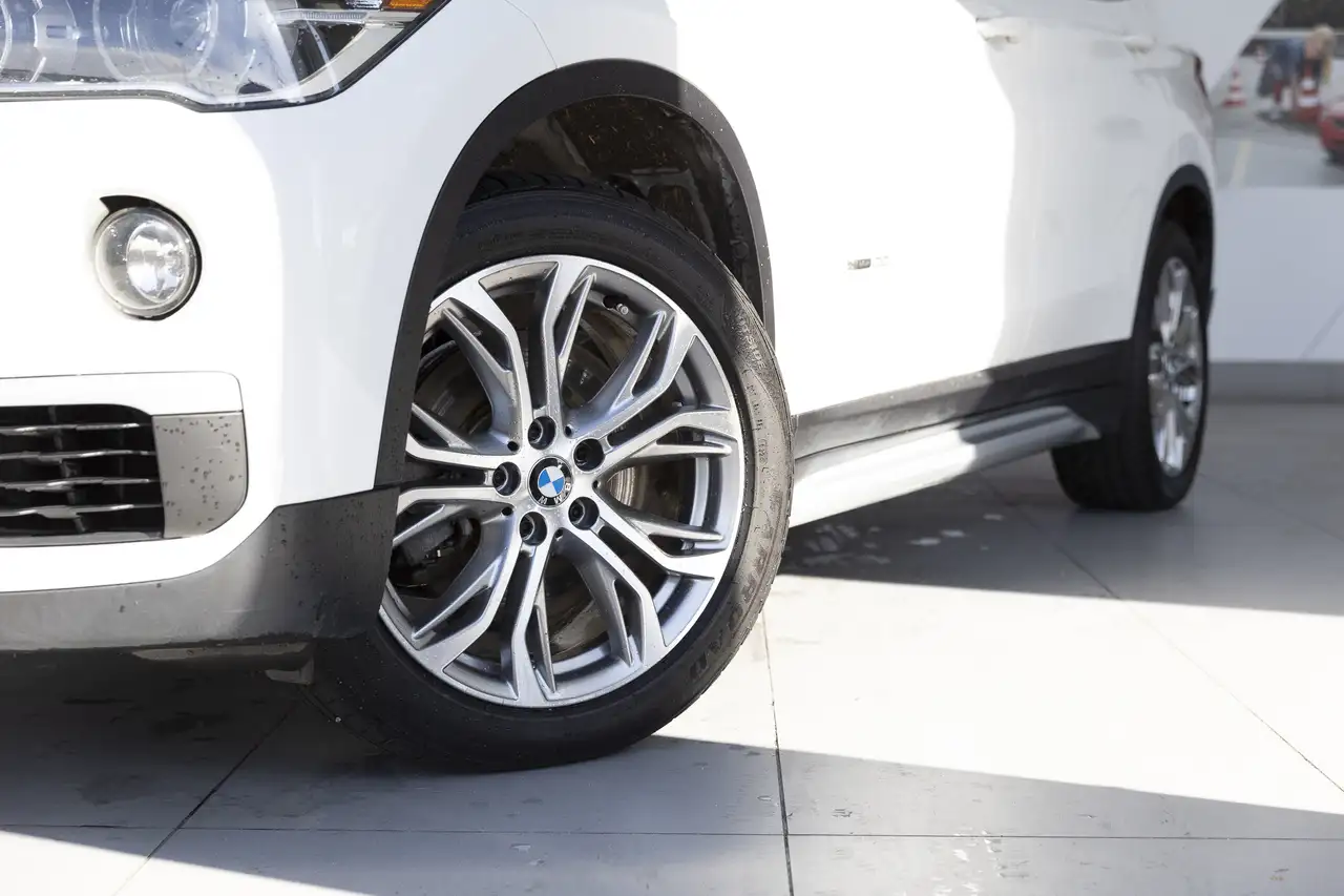 BMW X1 снимка BMW X1