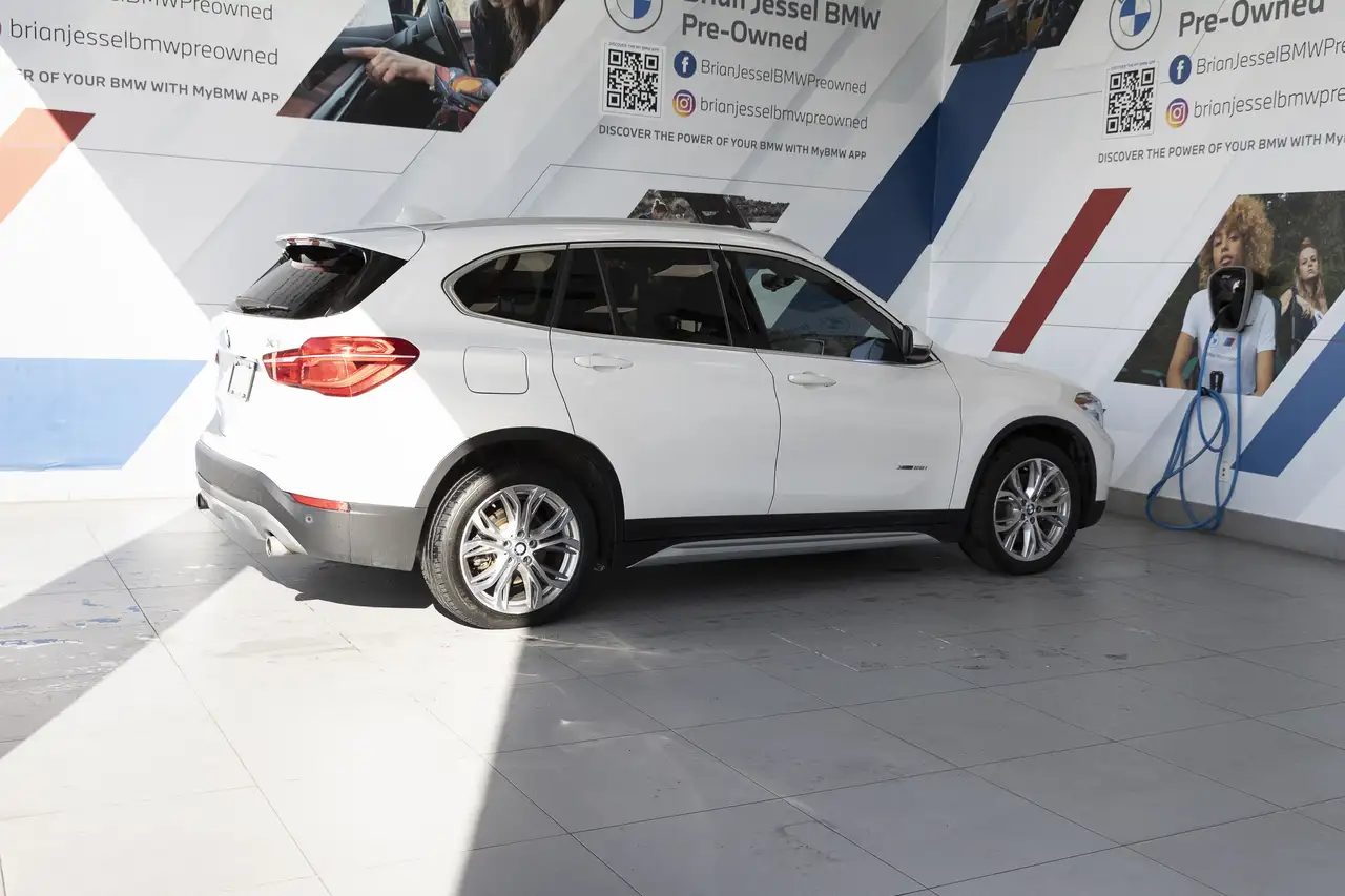 BMW X1 снимка BMW X1