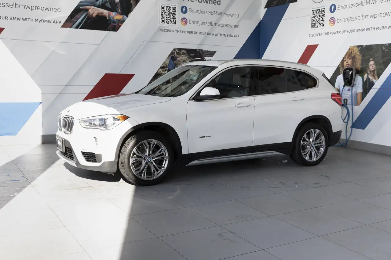 BMW X1 снимка BMW X1