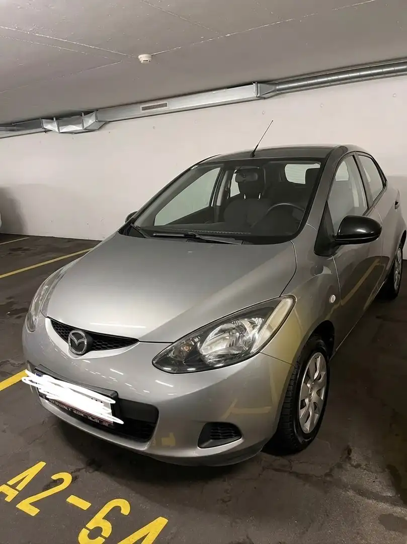 Mazda 2 Mazda 2 1,3i CE Pro CE Pro Grau - 1