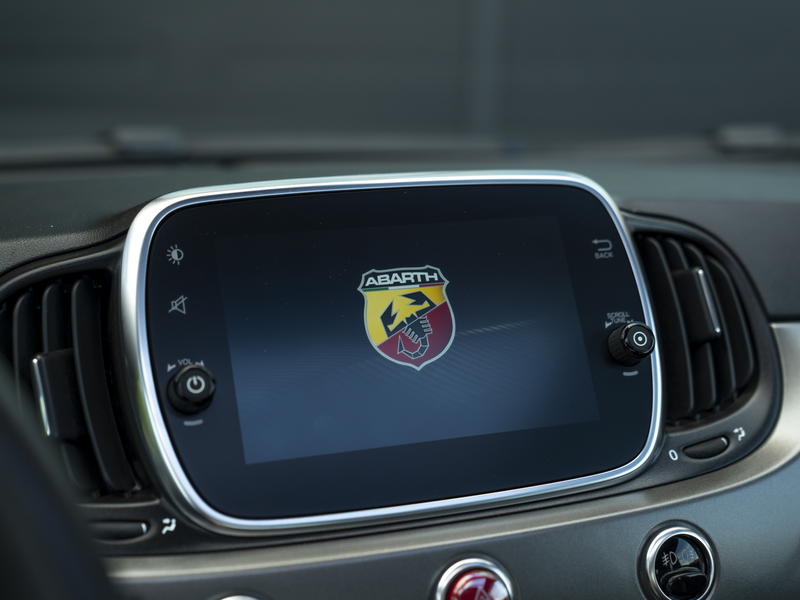 Abarth 595 Turismo 165pk | Schuif-/kanteldak | Apple CarPlay — photo 30