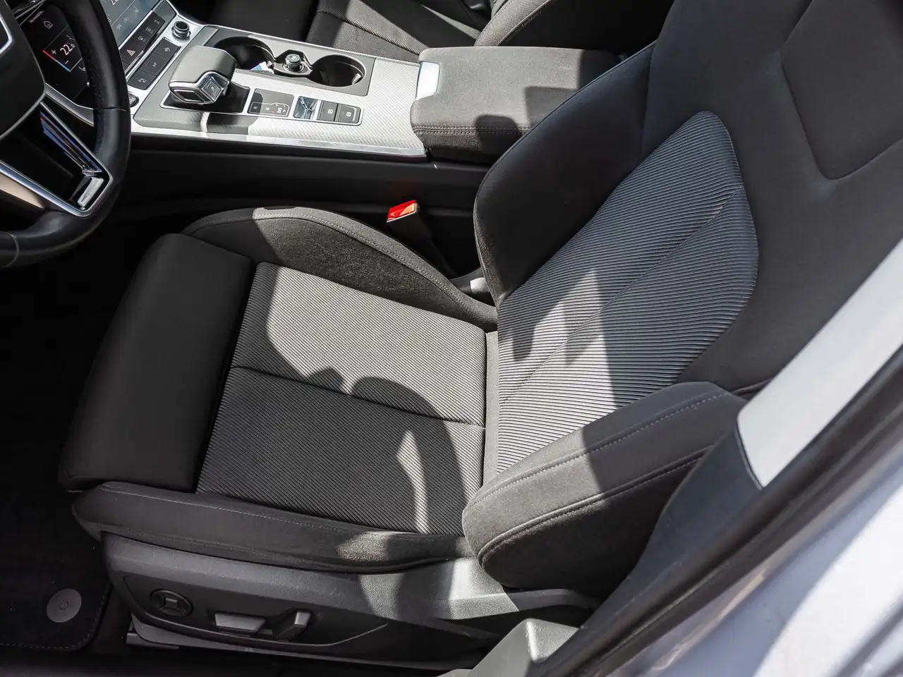 Audi A6 sport 40TDI qu Navi LED HuD Standhzg ACC AHK 10