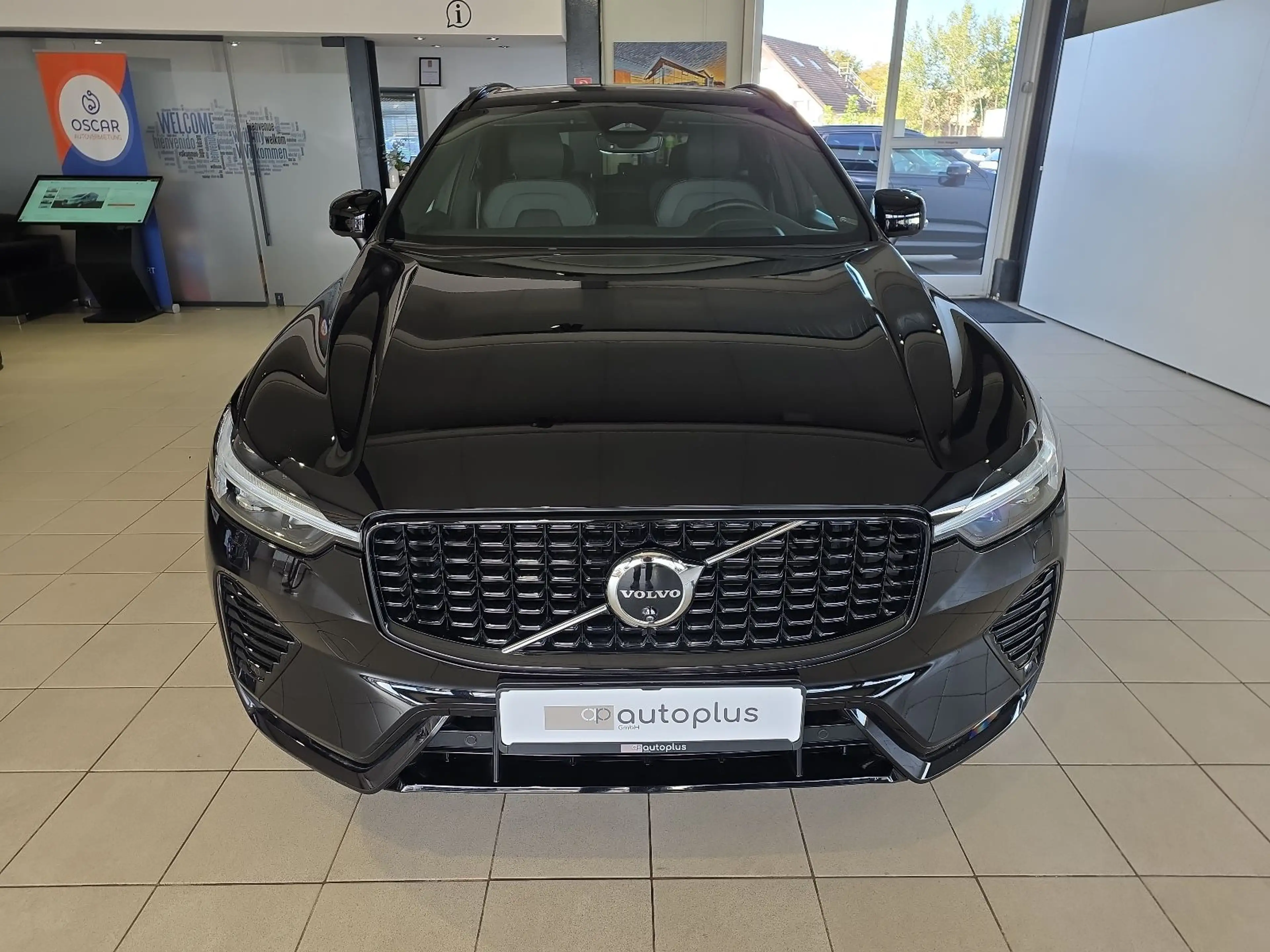 Volvo XC60 B5 Ultra Dark AWD ACC BLIS FourC AHK HeadUp — photo 3