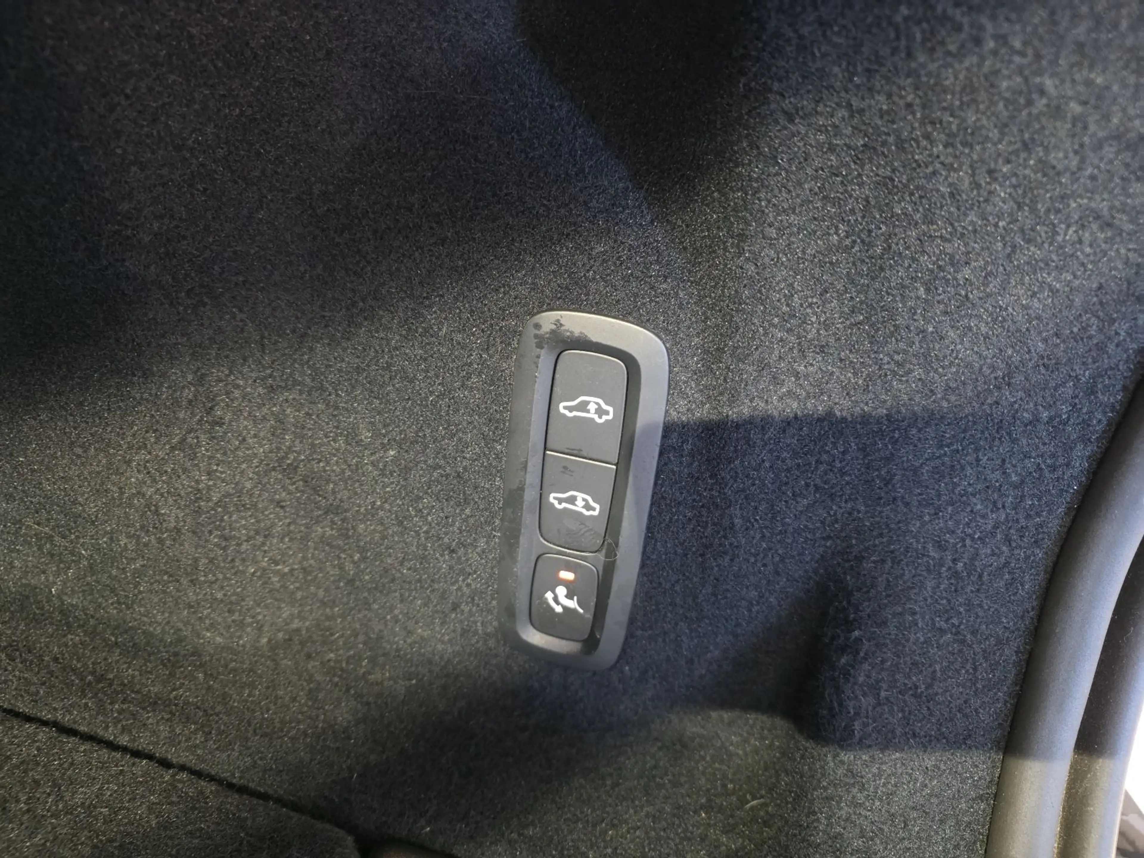 Volvo XC60 B5 Ultra Dark AWD ACC BLIS FourC AHK HeadUp — photo 15