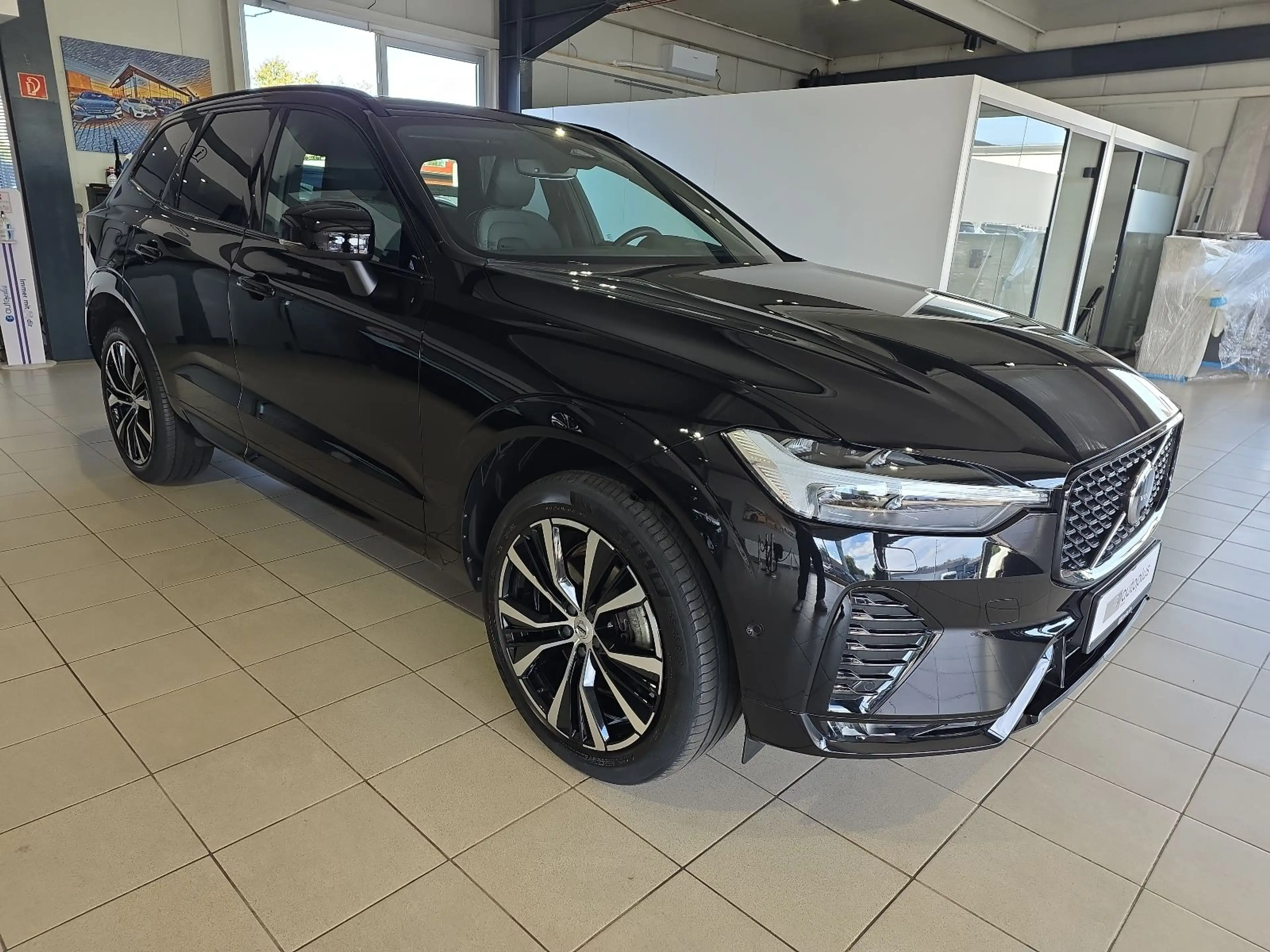Volvo XC60 B5 Ultra Dark AWD ACC BLIS FourC AHK HeadUp — photo 5