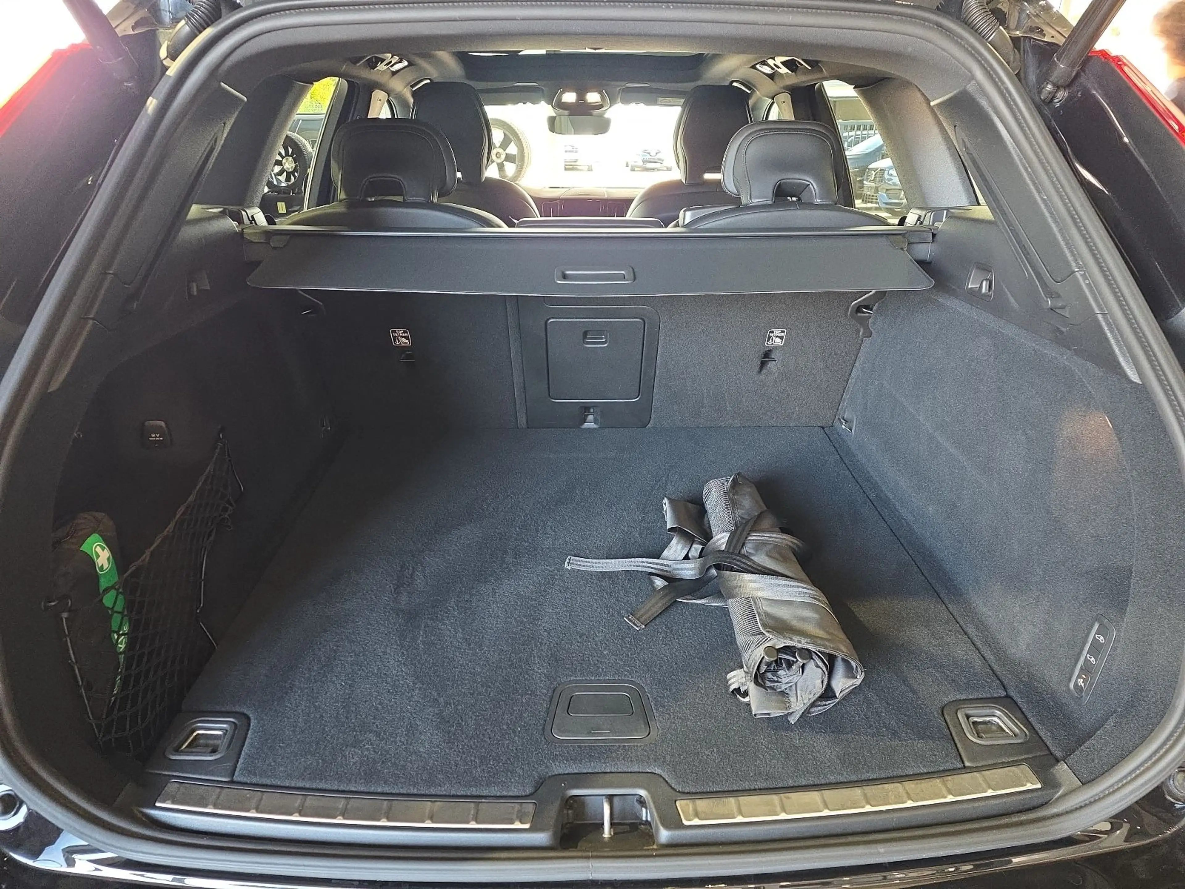 Volvo XC60 B5 Ultra Dark AWD ACC BLIS FourC AHK HeadUp — photo 14