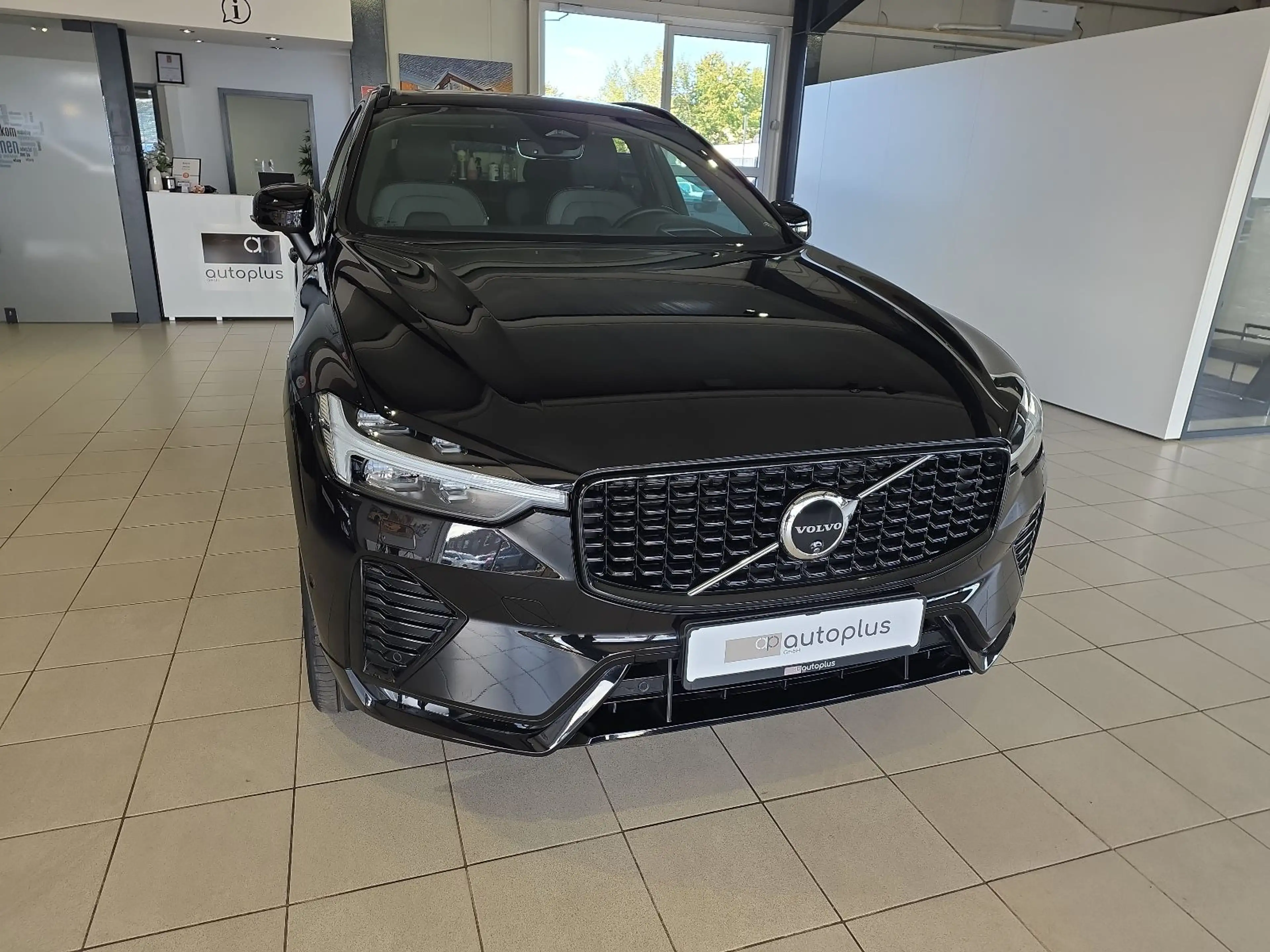 Volvo XC60 B5 Ultra Dark AWD ACC BLIS FourC AHK HeadUp — photo 4