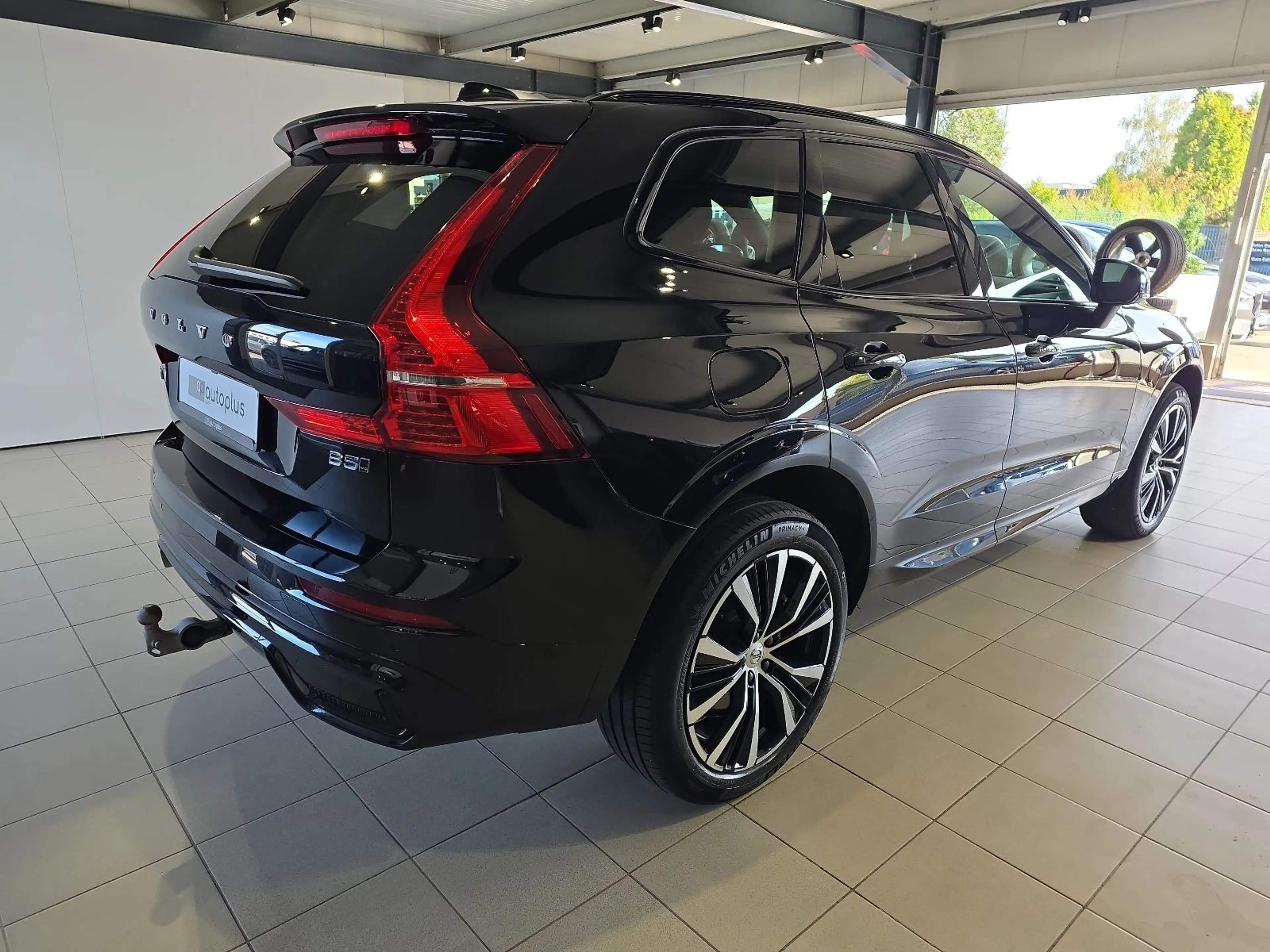 Volvo XC60 B5 Ultra Dark AWD ACC BLIS FourC AHK HeadUp — photo 6