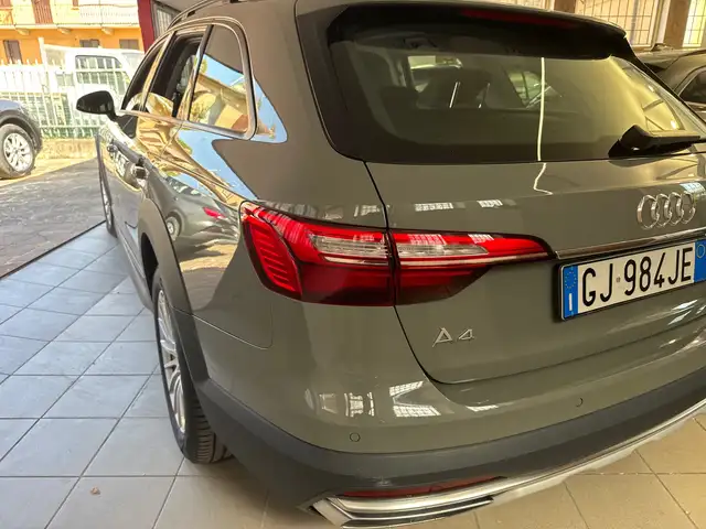 Audi A4 view 12