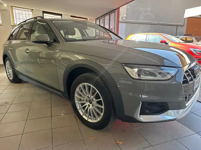 Audi A4 view 10