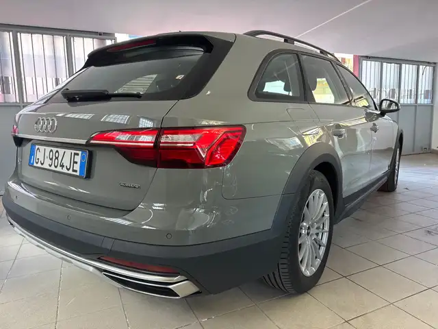 Audi A4 view 4