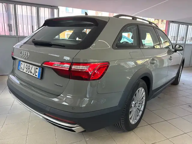 Audi A4 view 8